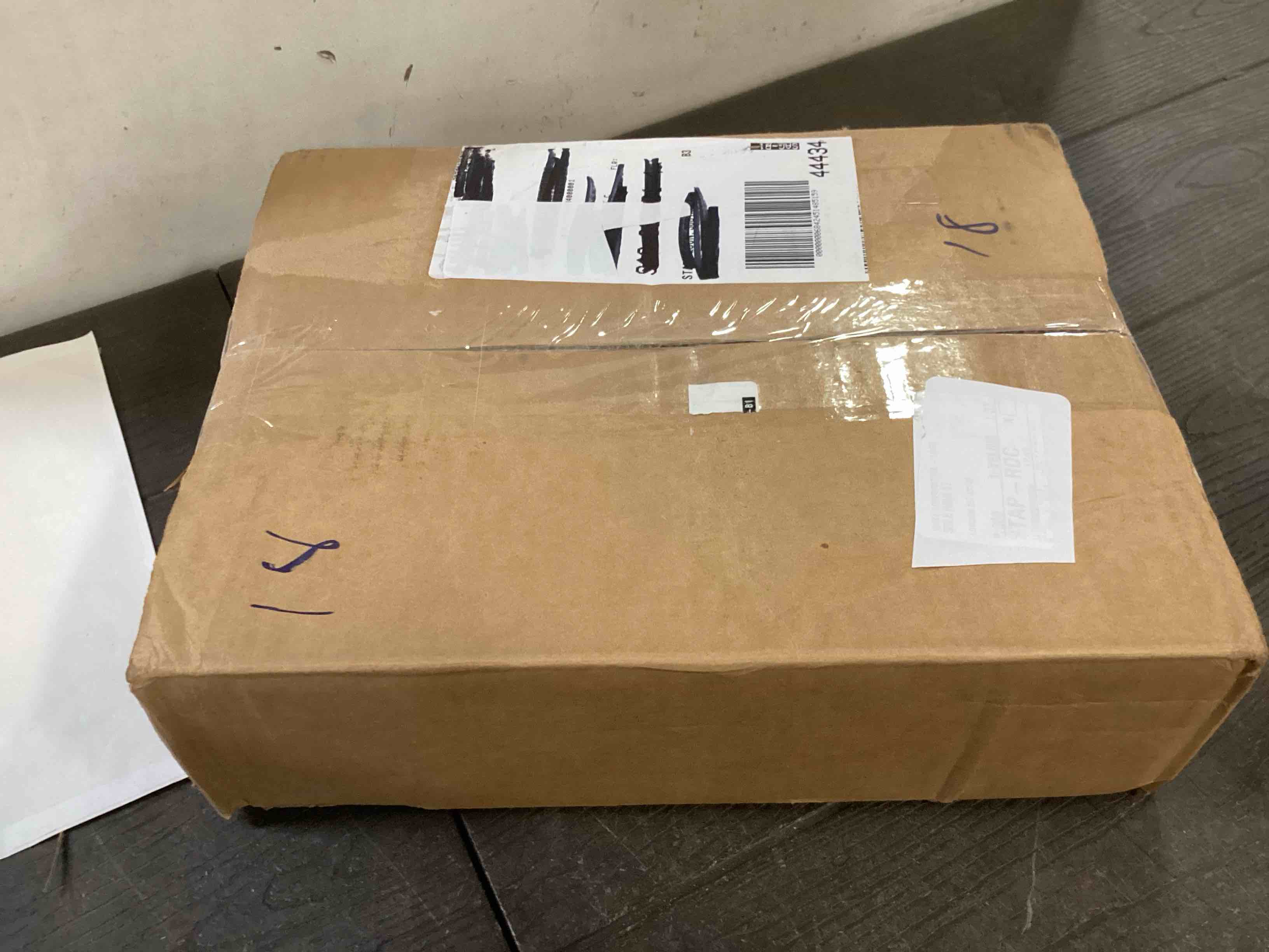 https://s3.amazonaws.com/lotting-images-prod/bidfta/RED6617137_1716042843926.jpeg