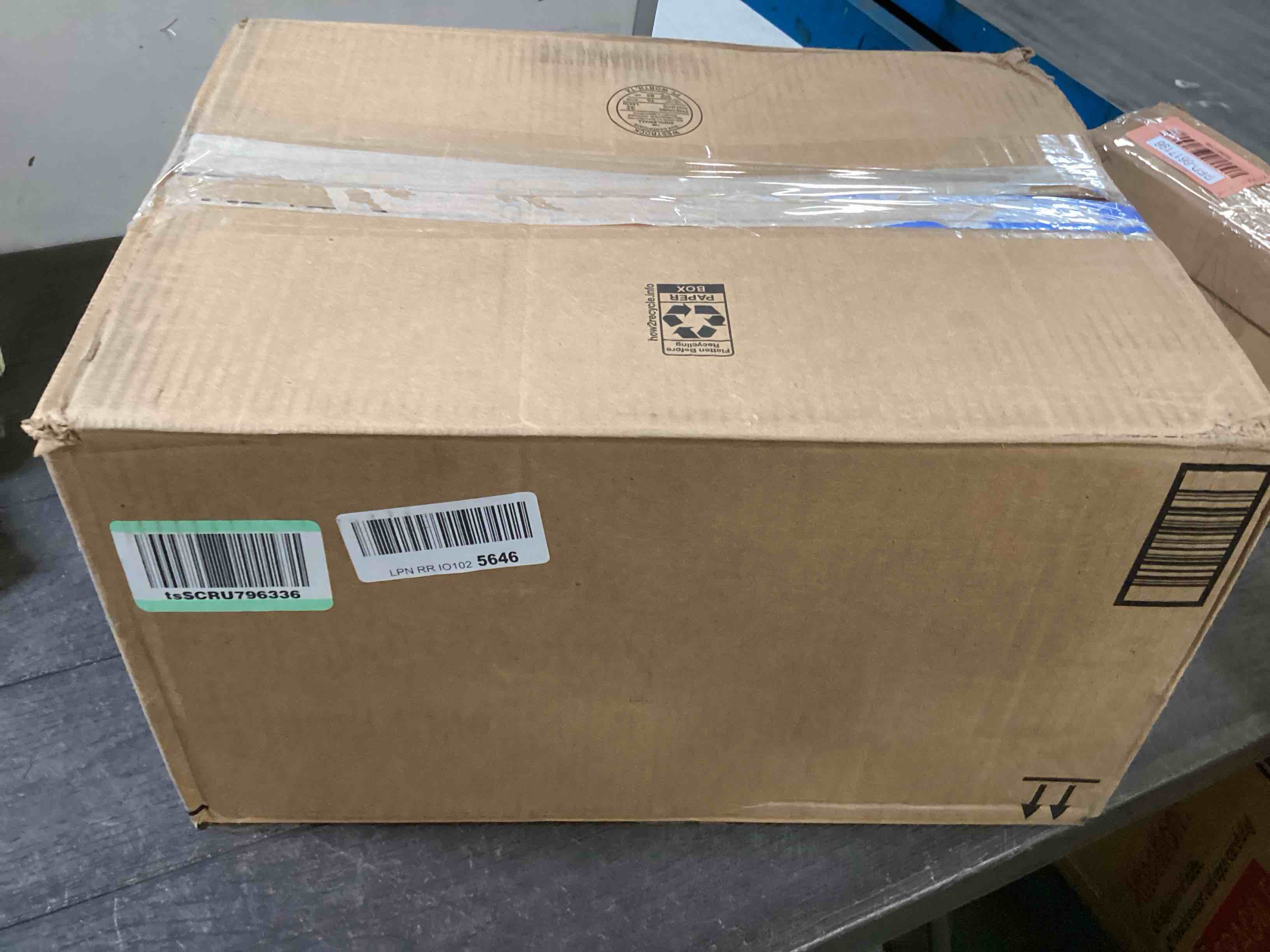 https://s3.amazonaws.com/lotting-images-prod/bidfta/RED6617198_1716057426955.jpeg