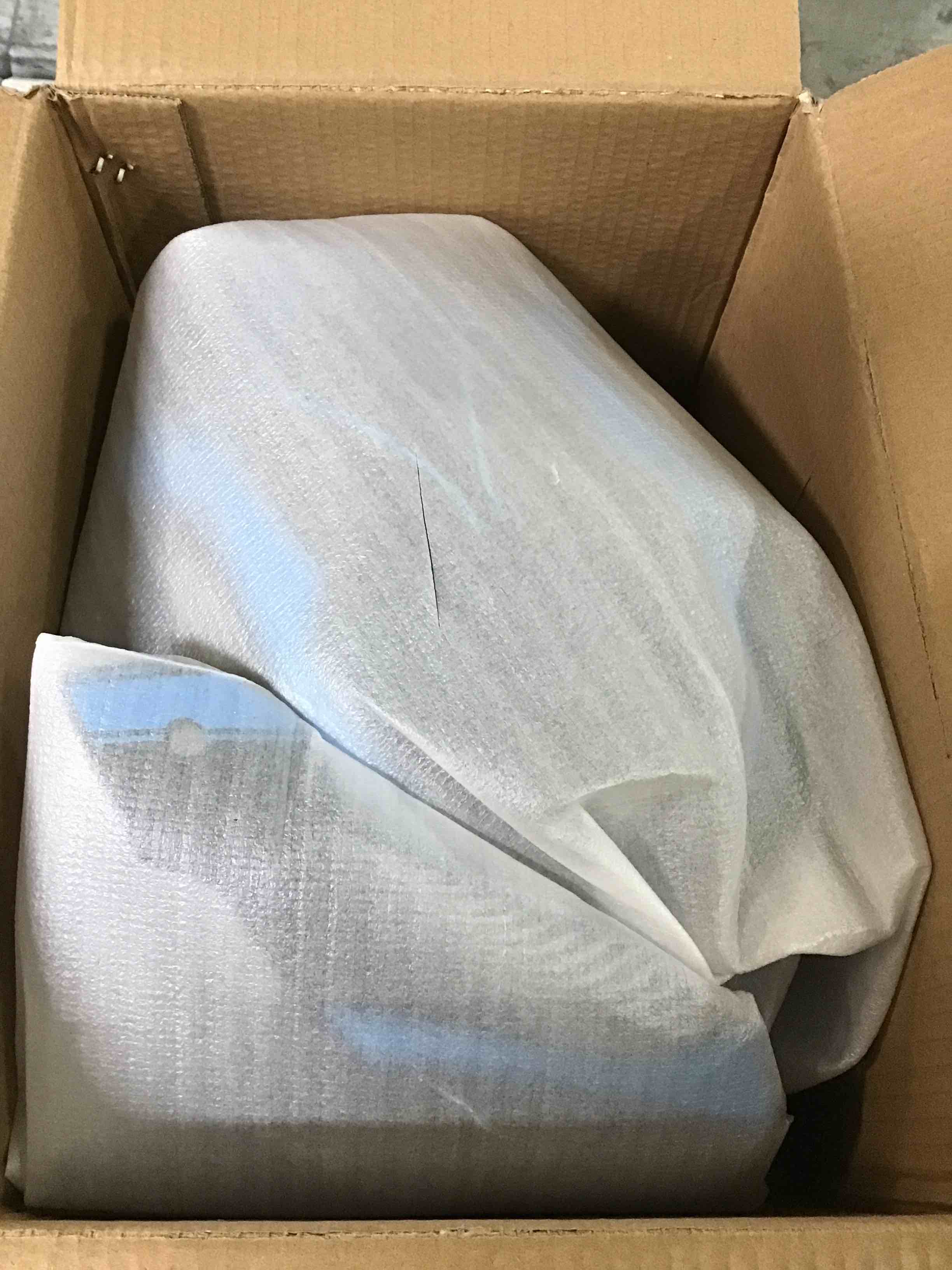 https://s3.amazonaws.com/lotting-images-prod/bidfta/RED6617453_1716225376511.jpeg