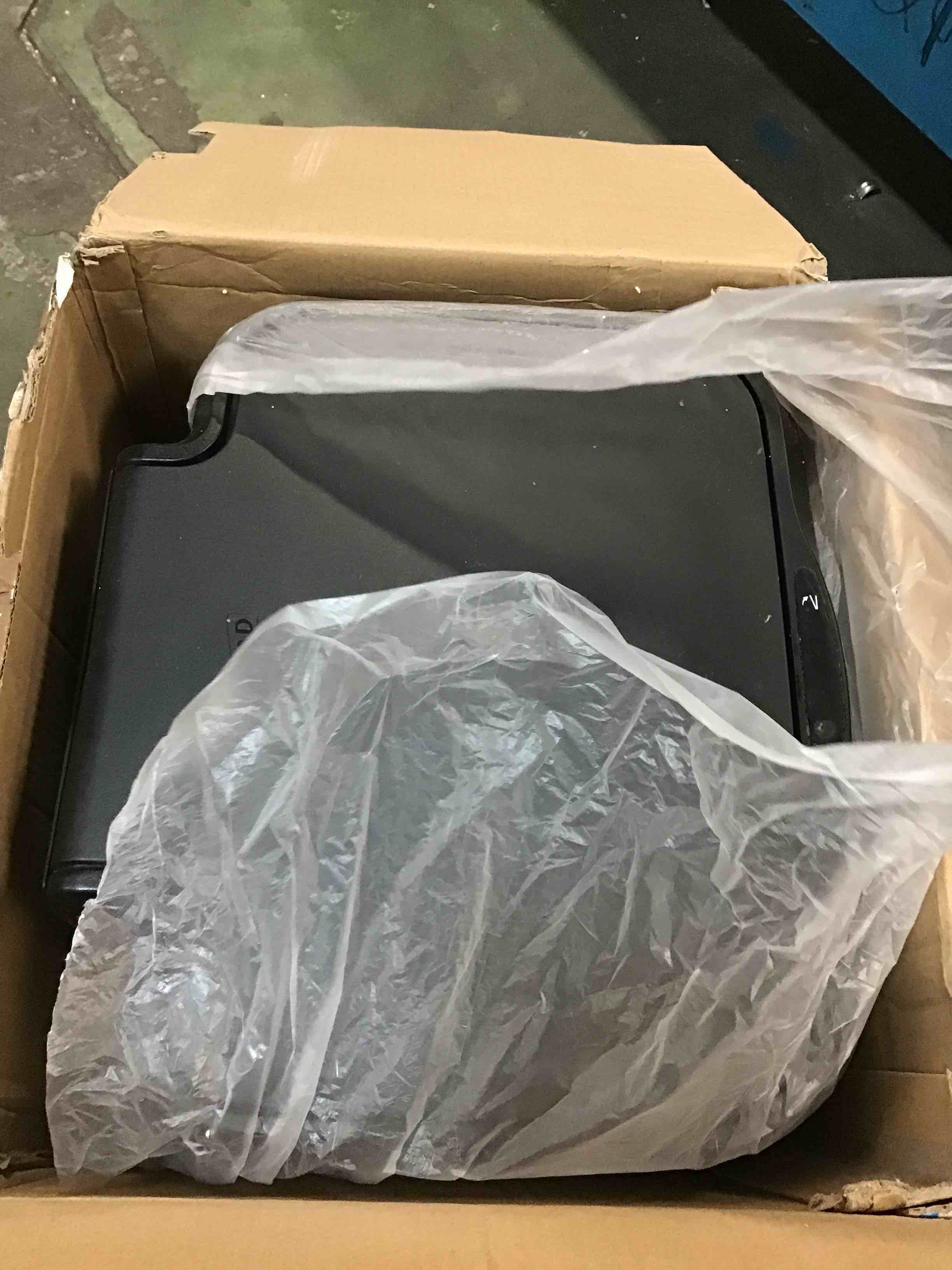 https://s3.amazonaws.com/lotting-images-prod/bidfta/RED6617736_1716382299477.jpeg