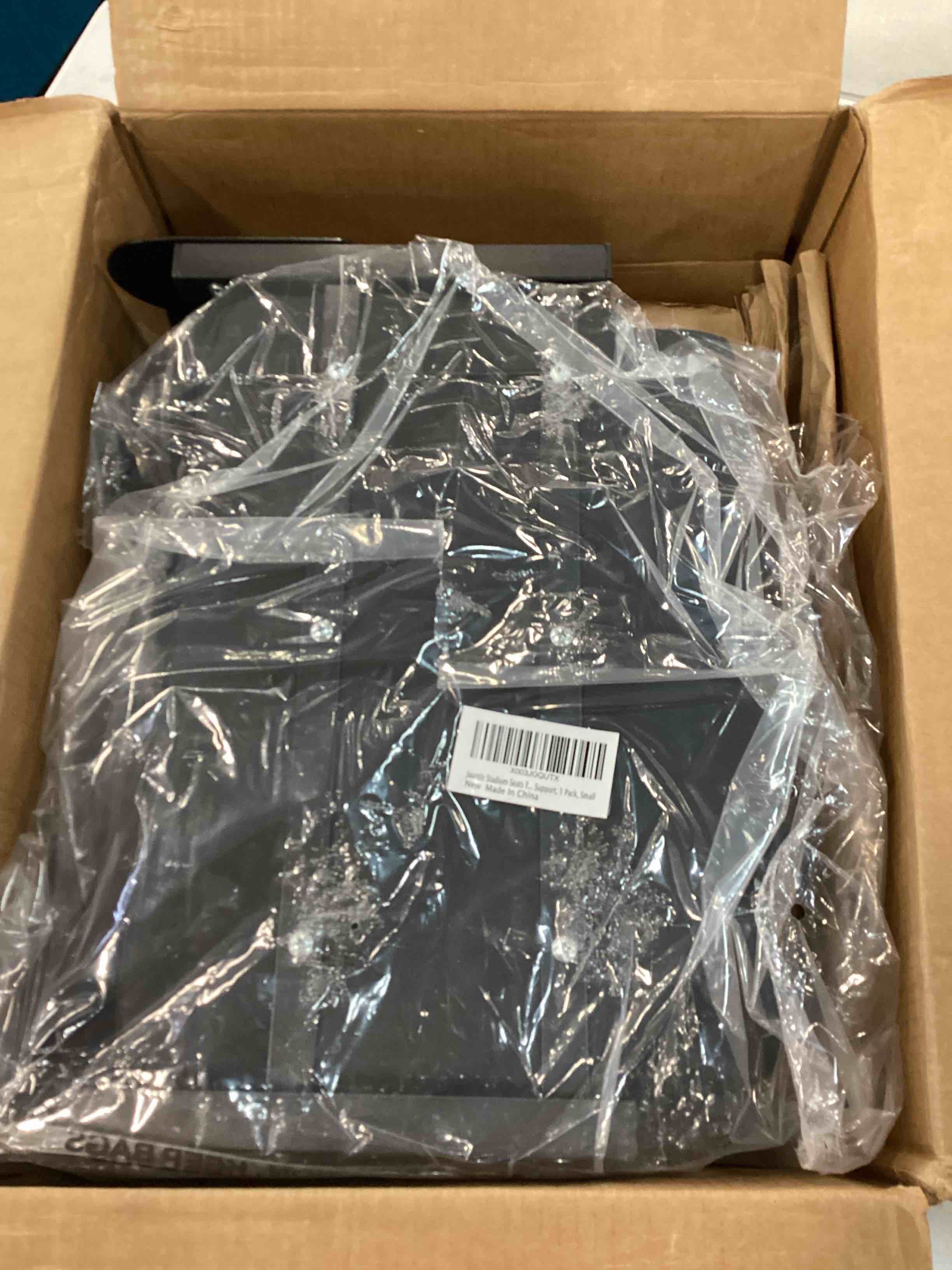 https://s3.amazonaws.com/lotting-images-prod/bidfta/RED6618247_1716644927979.jpeg