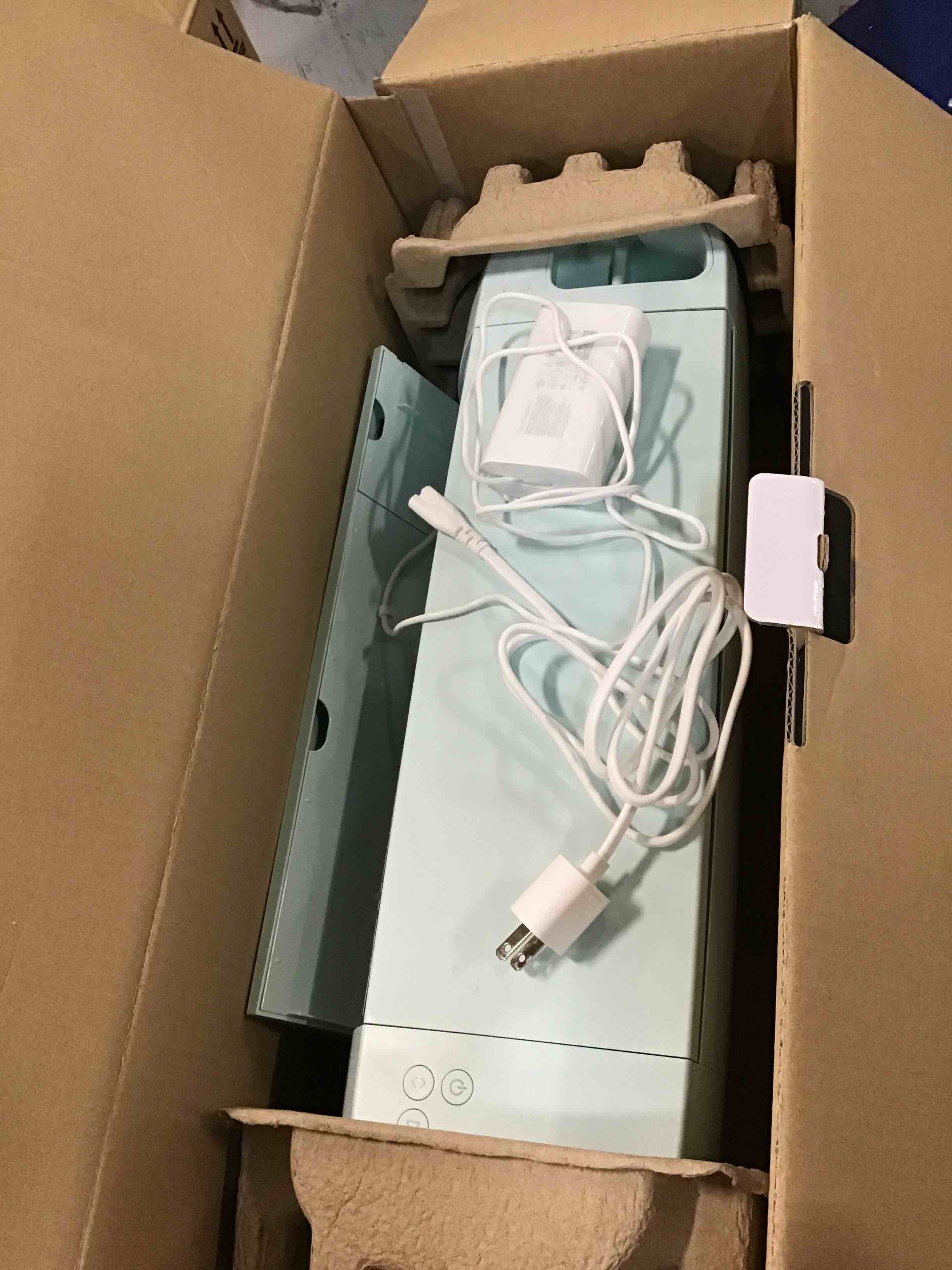 https://s3.amazonaws.com/lotting-images-prod/bidfta/RED6618412_1716913111785.jpeg