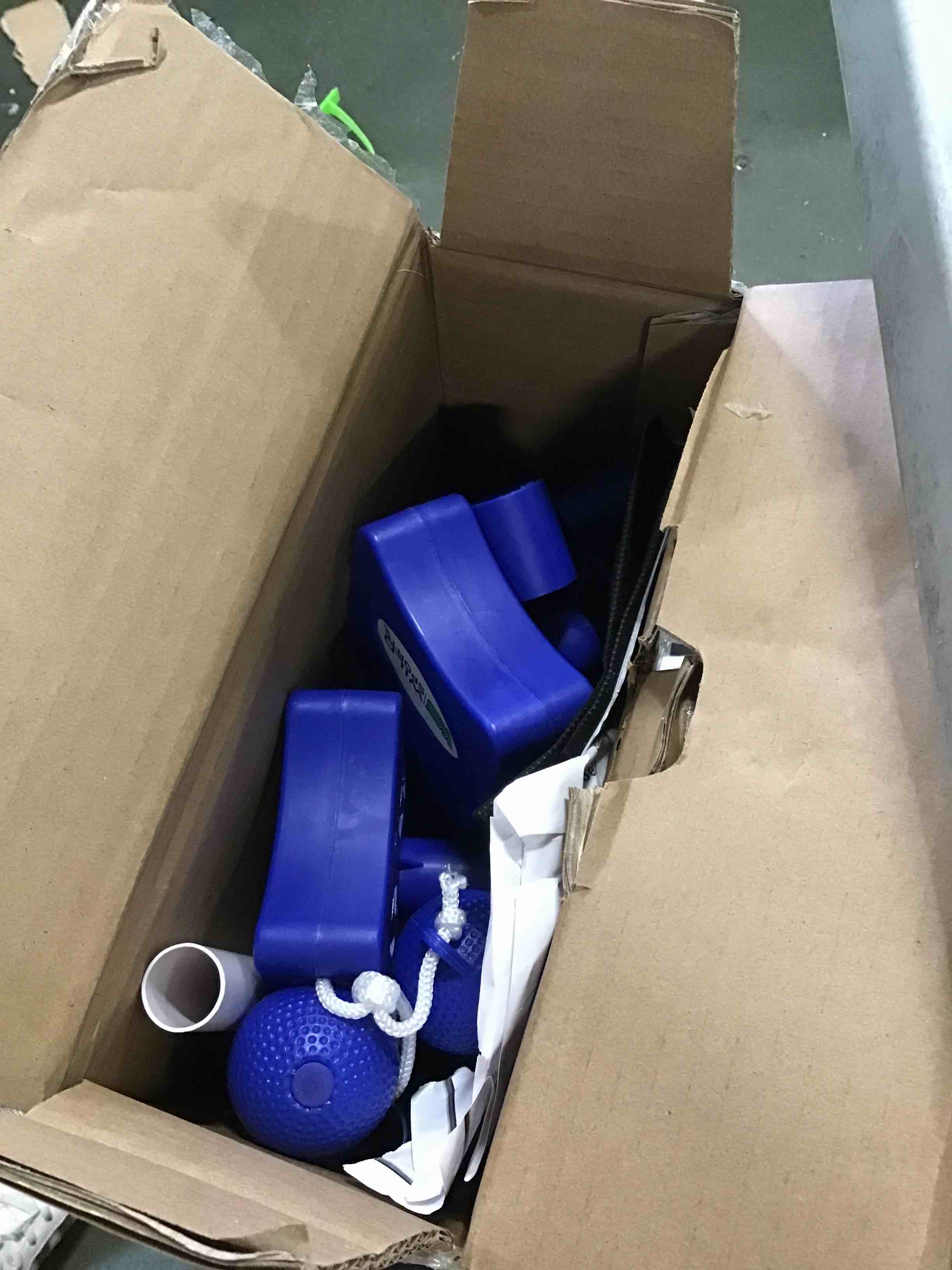 https://s3.amazonaws.com/lotting-images-prod/bidfta/RED6618438_1716918303371.jpeg