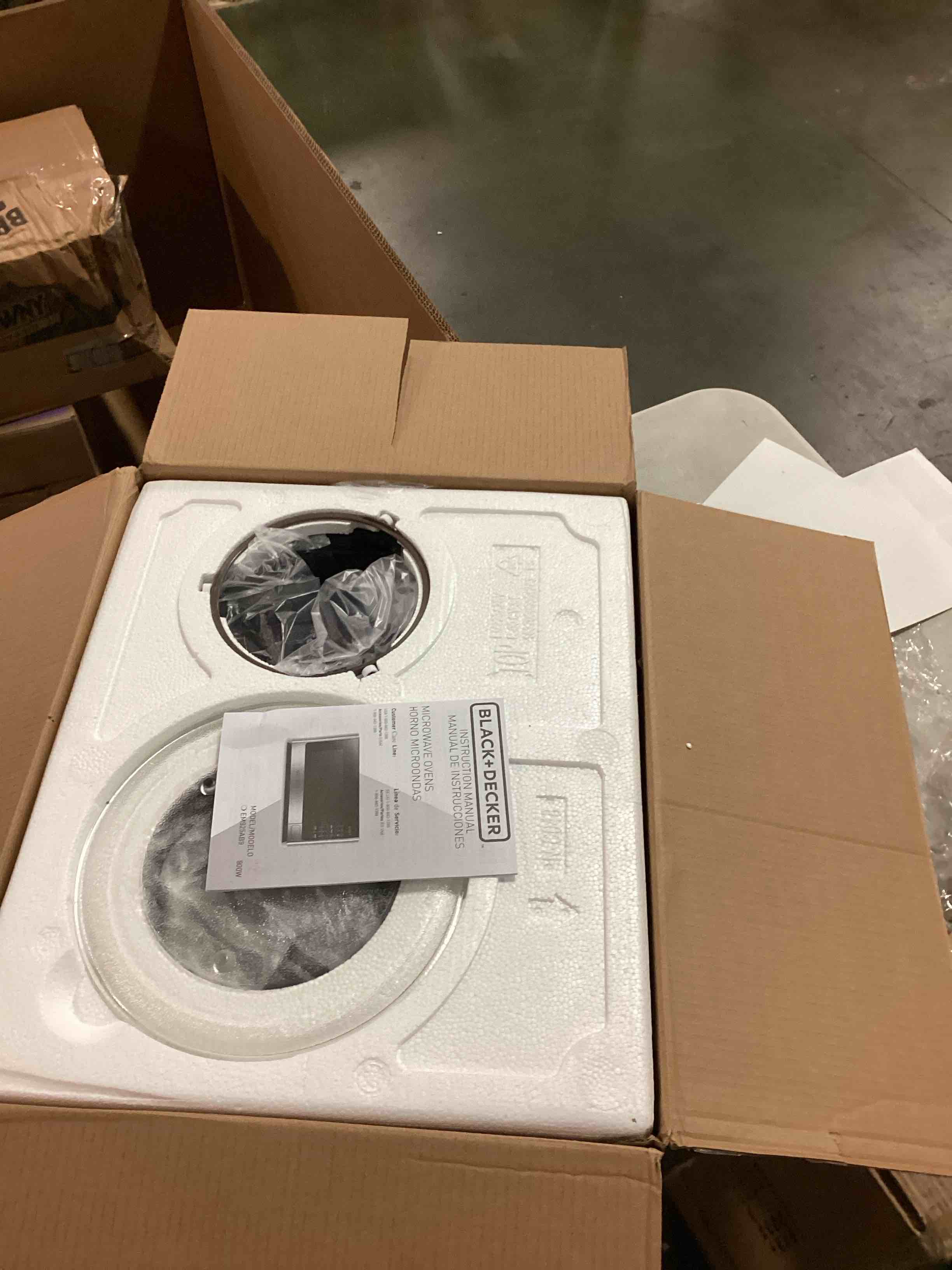 https://s3.amazonaws.com/lotting-images-prod/bidfta/RED6618444_1715775596614.jpeg