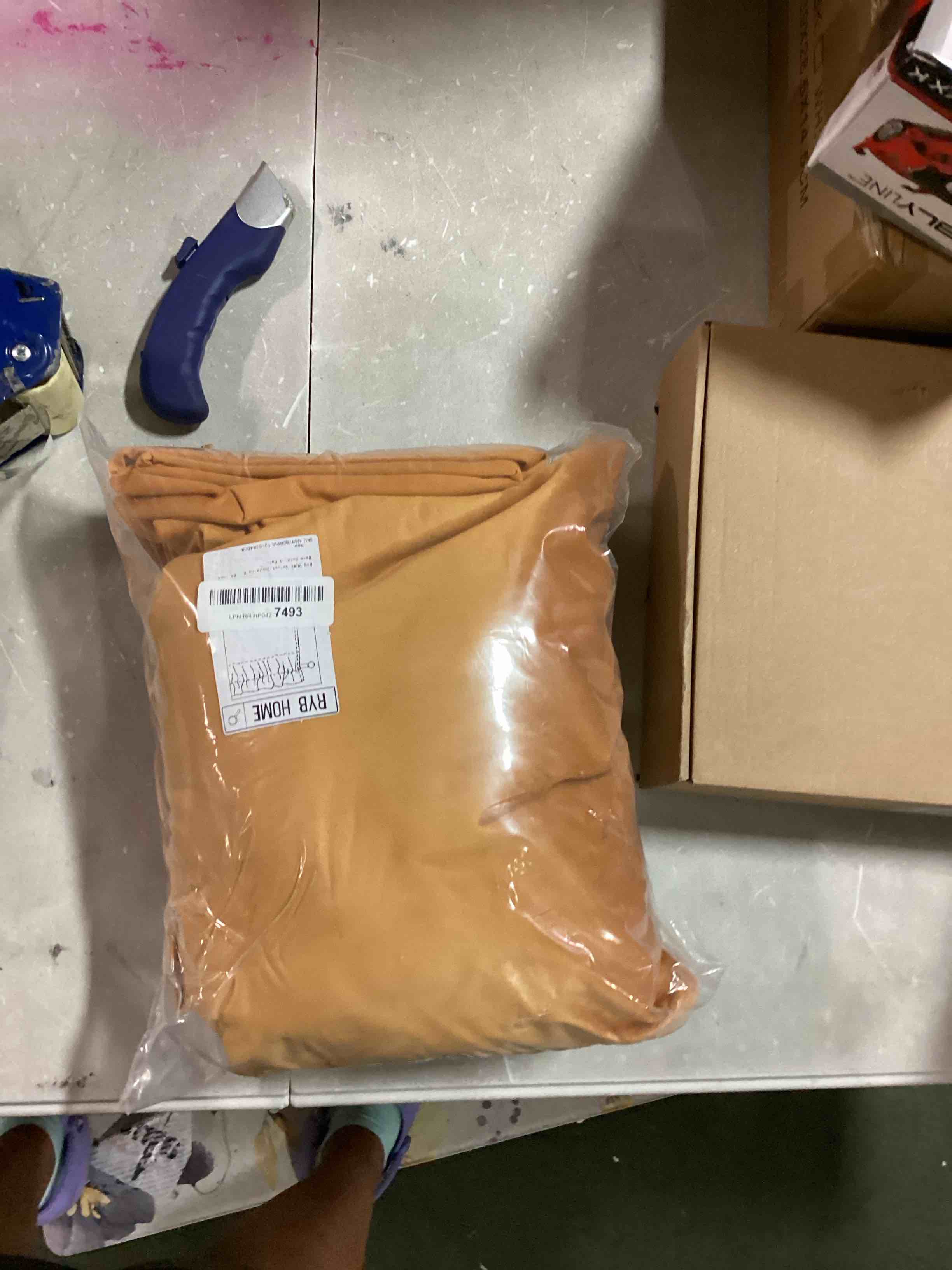 https://s3.amazonaws.com/lotting-images-prod/bidfta/RED6618516_1715786956039.jpeg