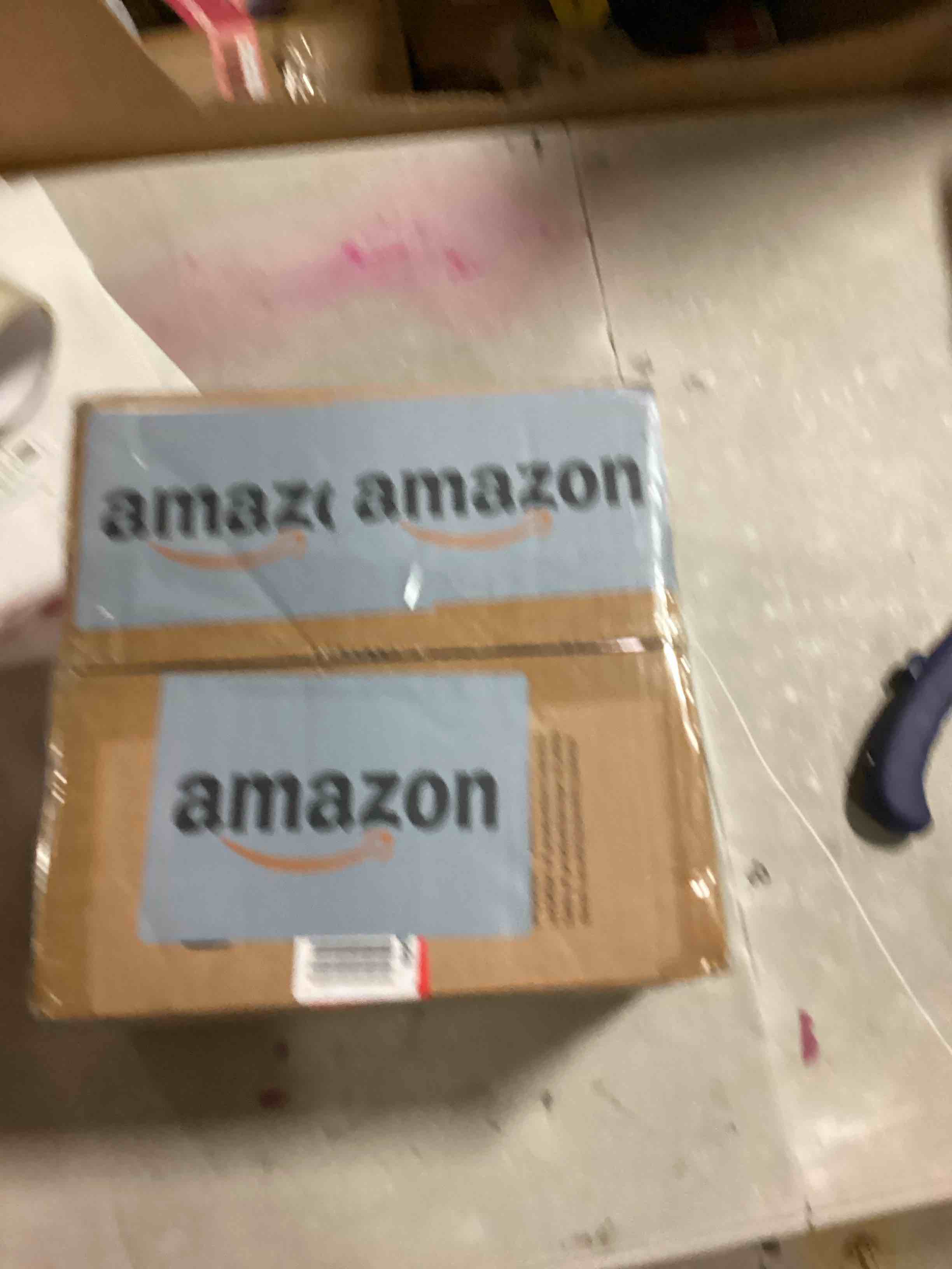 https://s3.amazonaws.com/lotting-images-prod/bidfta/RED6618557_1715792575212.jpeg