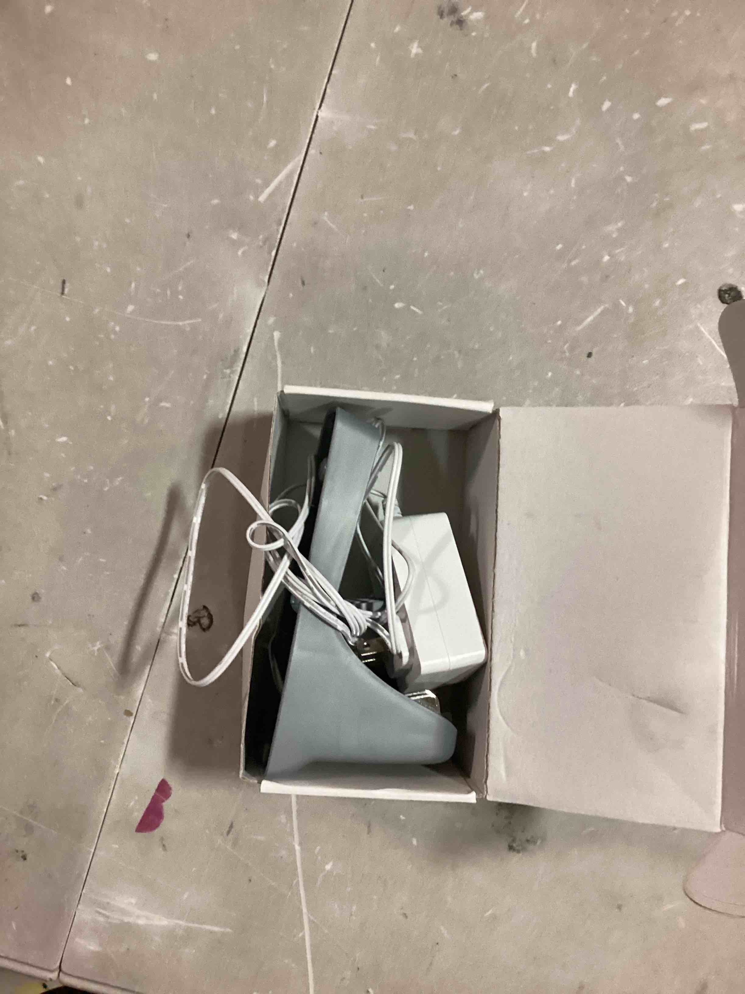 https://s3.amazonaws.com/lotting-images-prod/bidfta/RED6618618_1715799112883.jpeg