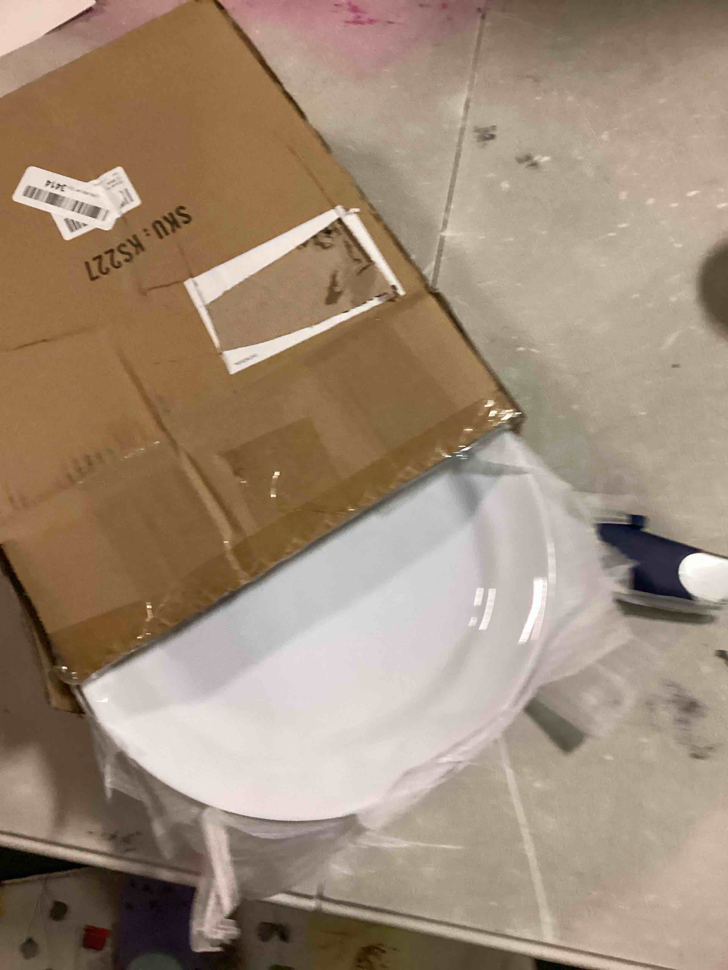 https://s3.amazonaws.com/lotting-images-prod/bidfta/RED6618621_1715799279569.jpeg