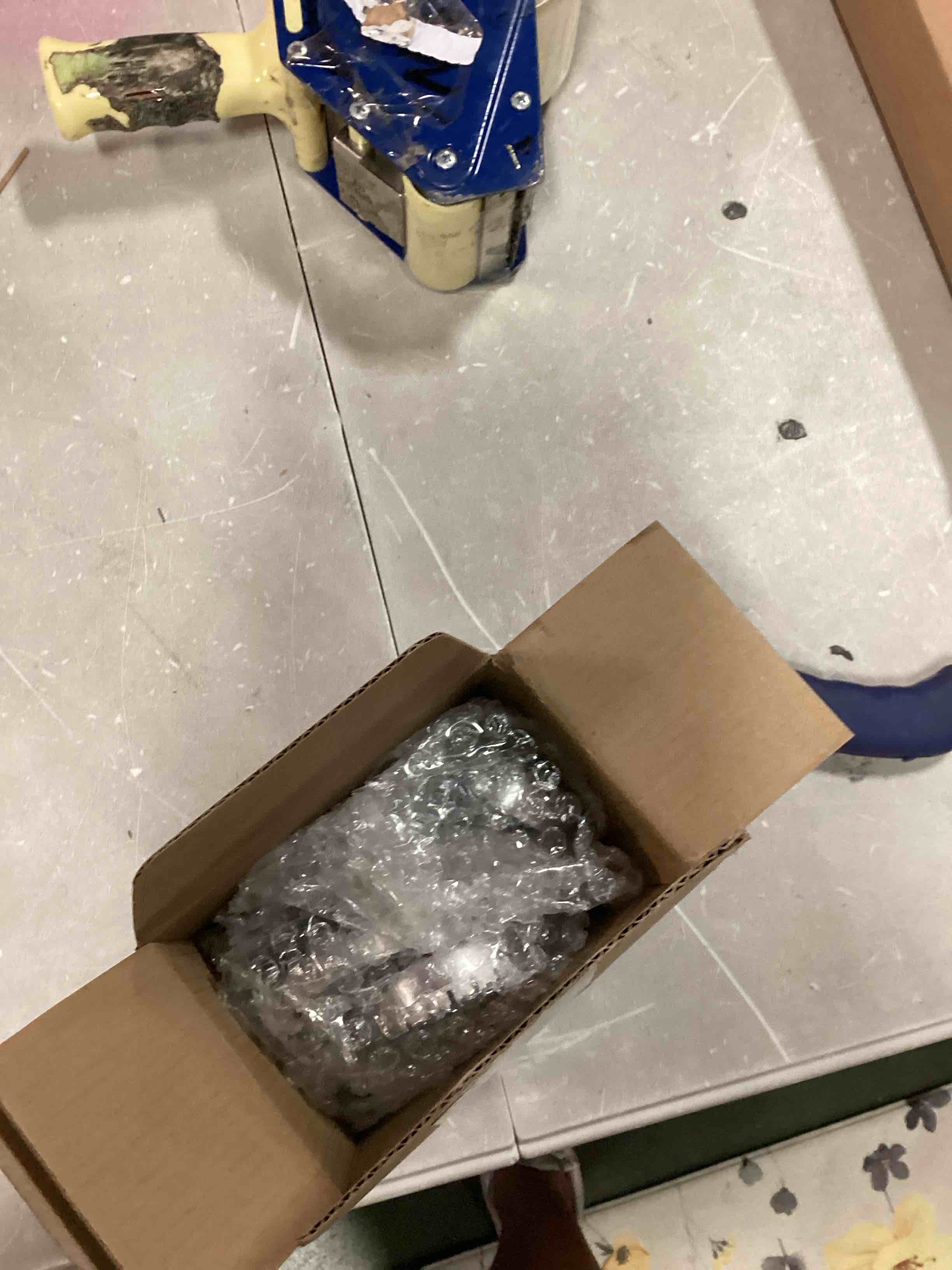 https://s3.amazonaws.com/lotting-images-prod/bidfta/RED6618823_1715871409548.jpeg