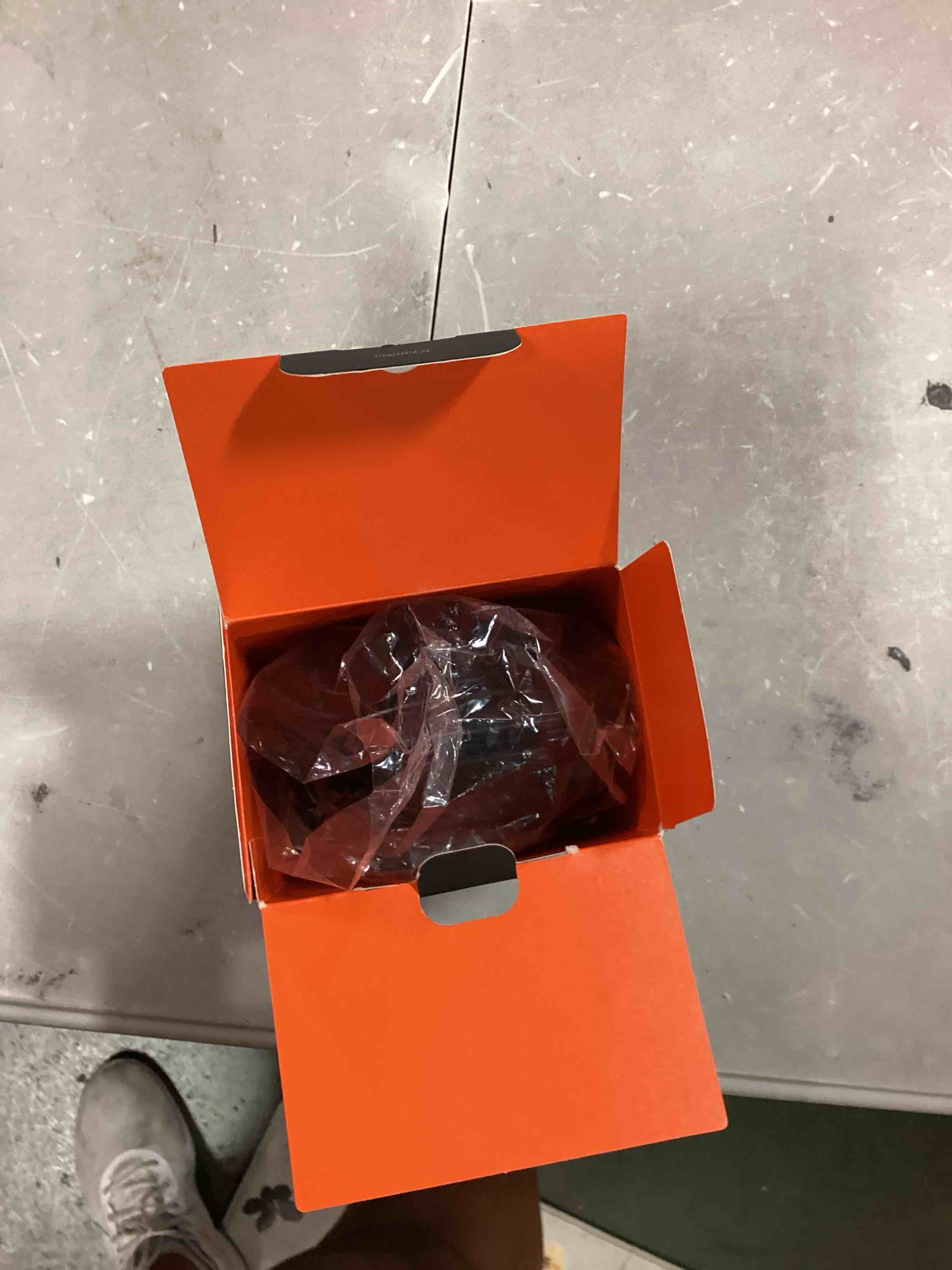 https://s3.amazonaws.com/lotting-images-prod/bidfta/RED6618837_1715872729179.jpeg