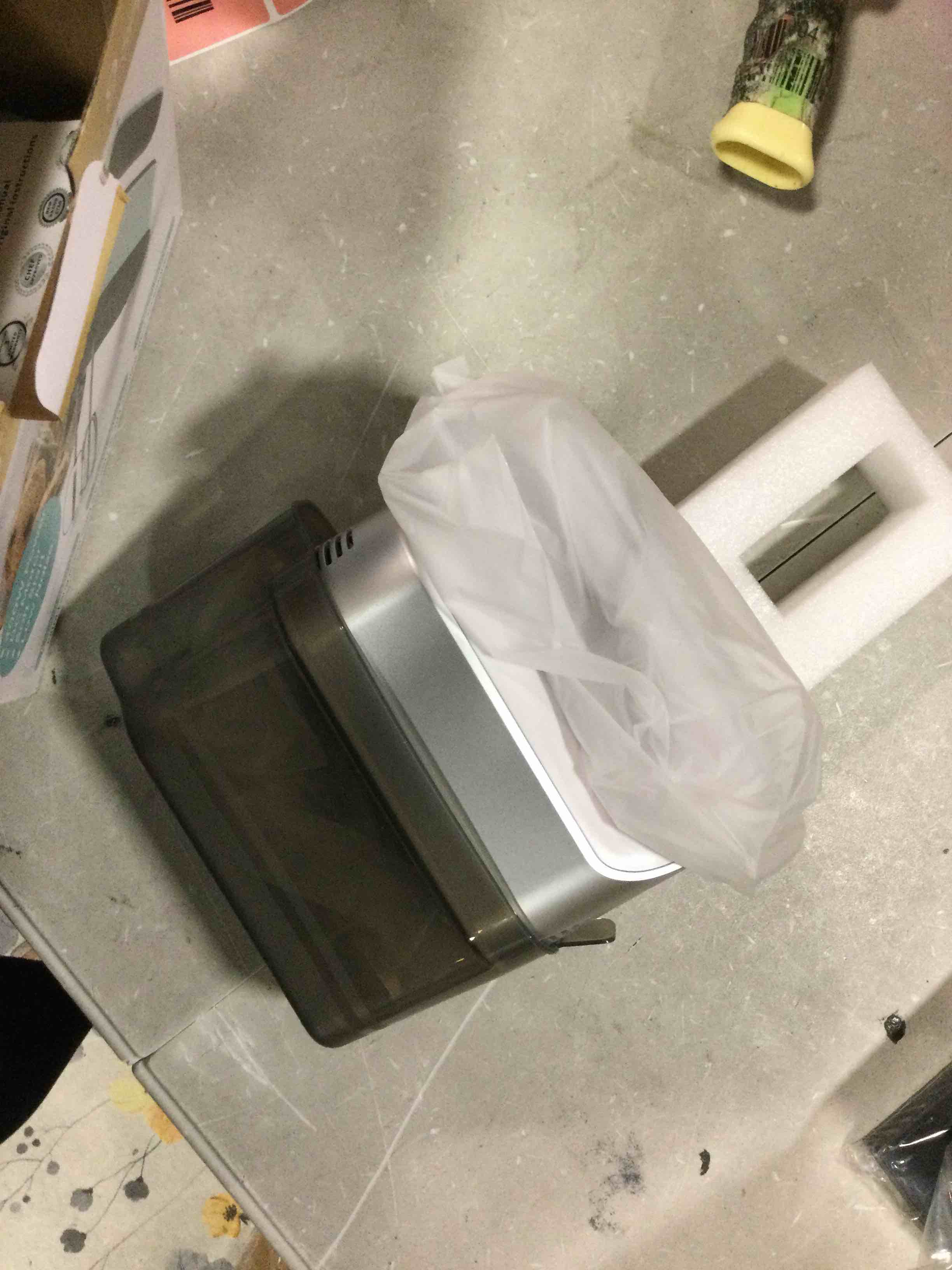 https://s3.amazonaws.com/lotting-images-prod/bidfta/RED6619245_1715970580747.jpeg