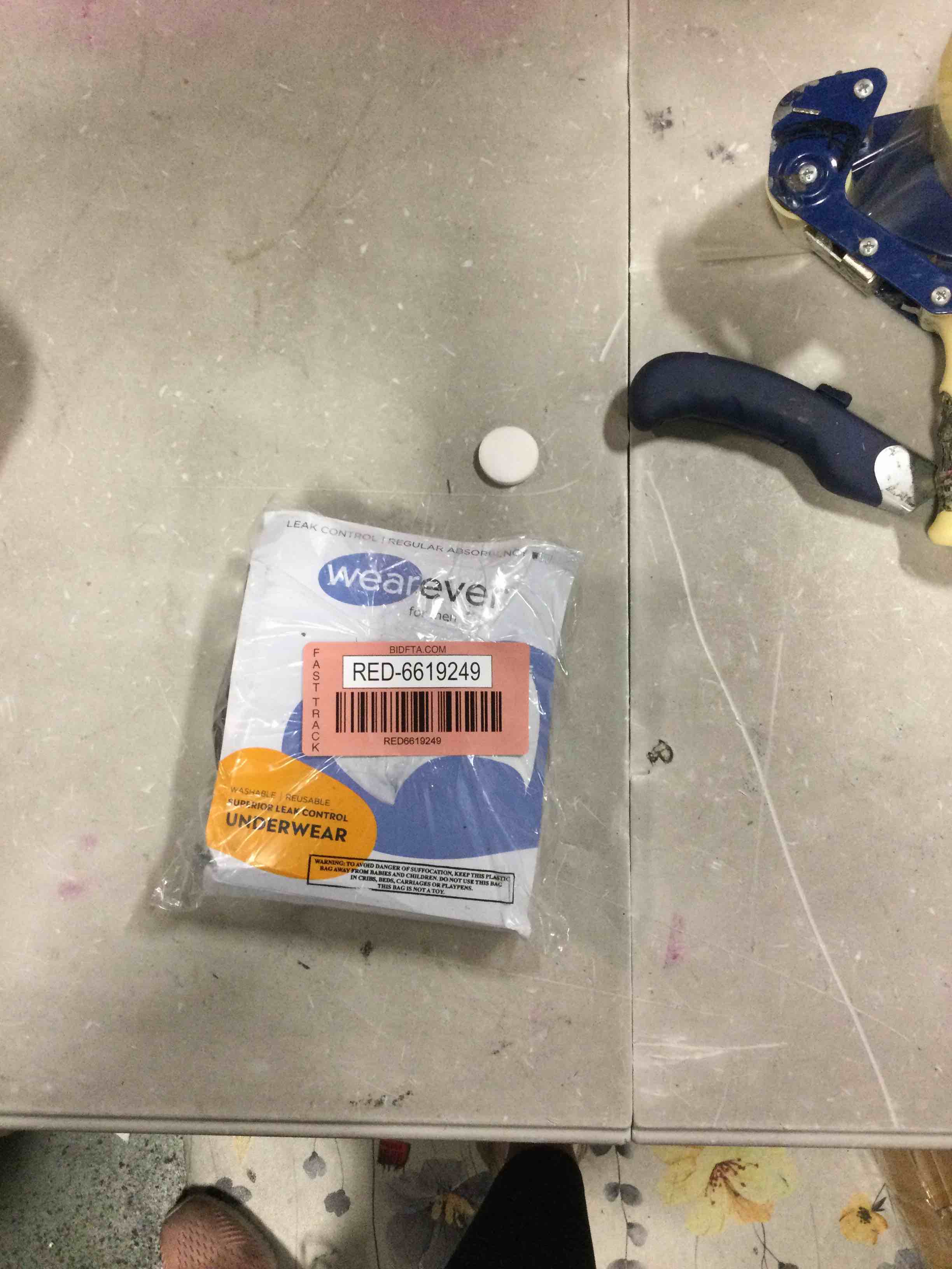 https://s3.amazonaws.com/lotting-images-prod/bidfta/RED6619249_1715970827862.jpeg