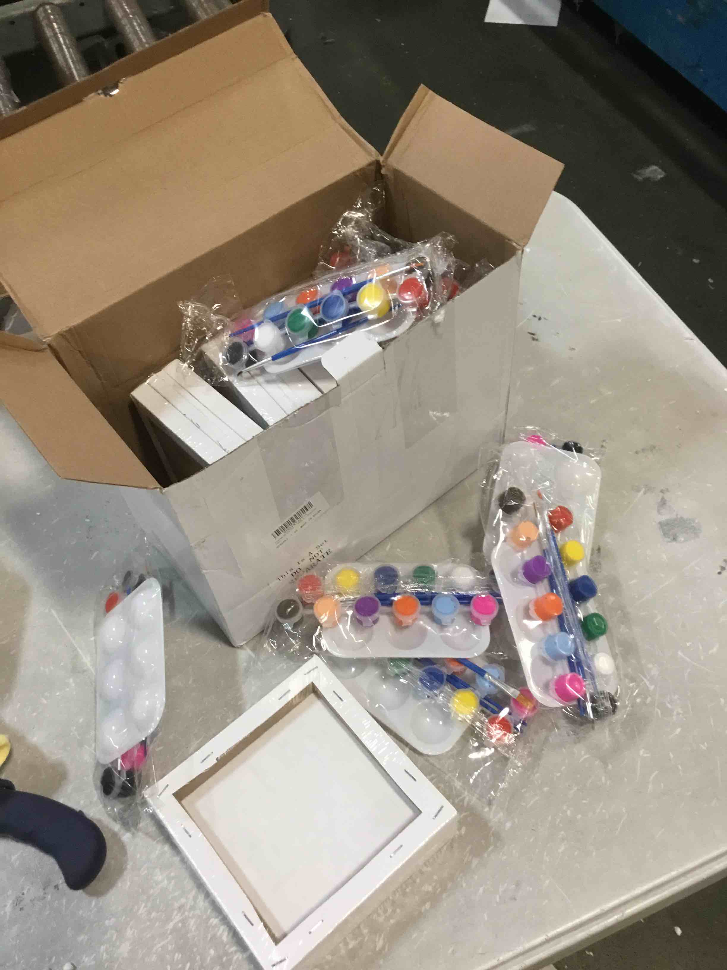 https://s3.amazonaws.com/lotting-images-prod/bidfta/RED6619453_1716054407834.jpeg