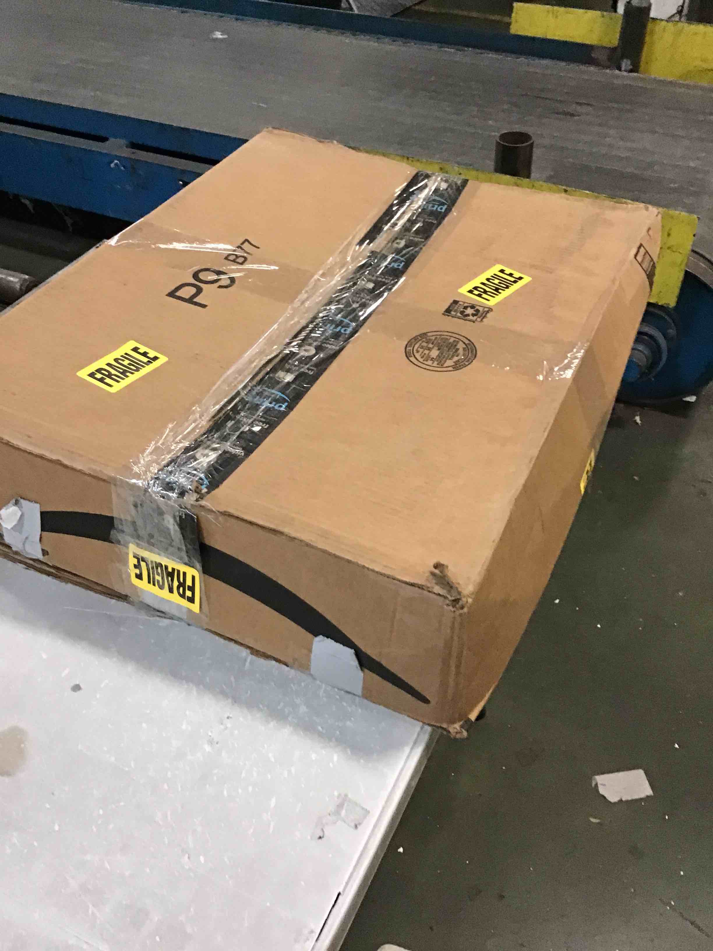 https://s3.amazonaws.com/lotting-images-prod/bidfta/RED6619493_1716118644687.jpeg