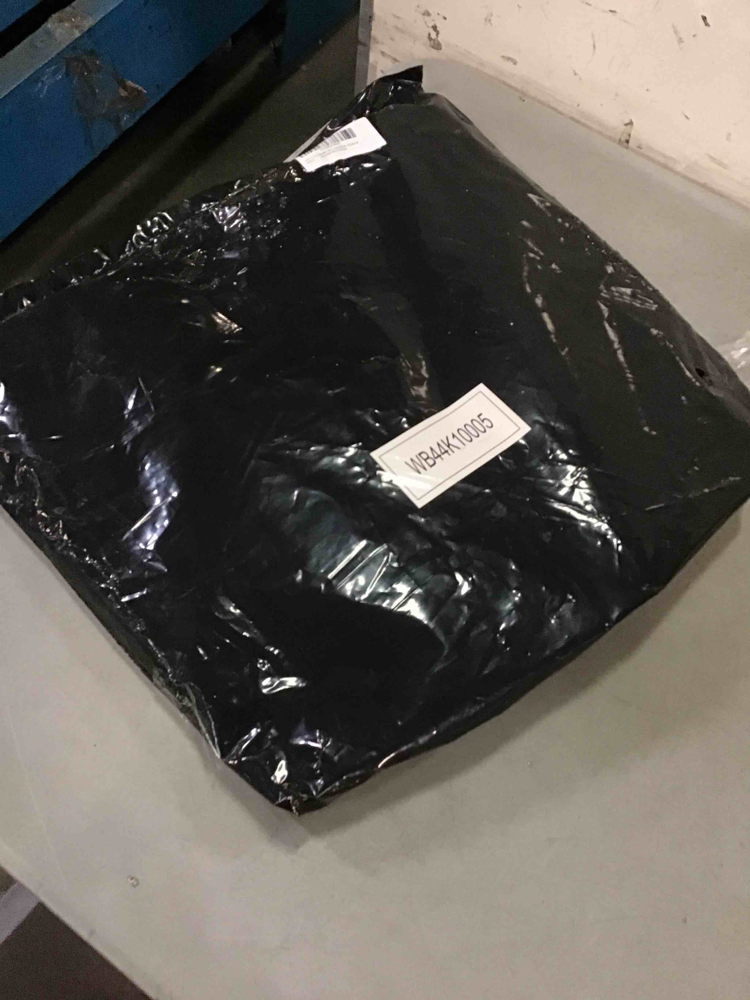 https://s3.amazonaws.com/lotting-images-prod/bidfta/RED6619709_1716394864161.jpeg