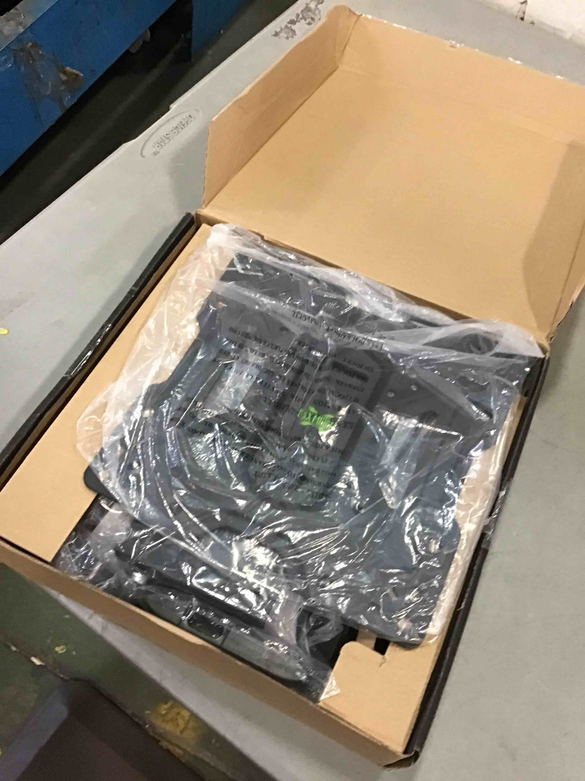 https://s3.amazonaws.com/lotting-images-prod/bidfta/RED6619762_1716402617669.jpeg