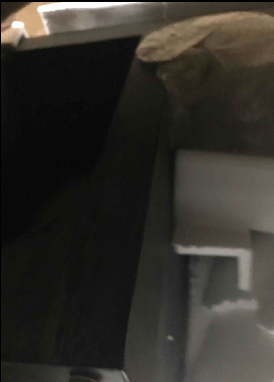 https://s3.amazonaws.com/lotting-images-prod/bidfta/RED6630490_1723037880510.jpeg