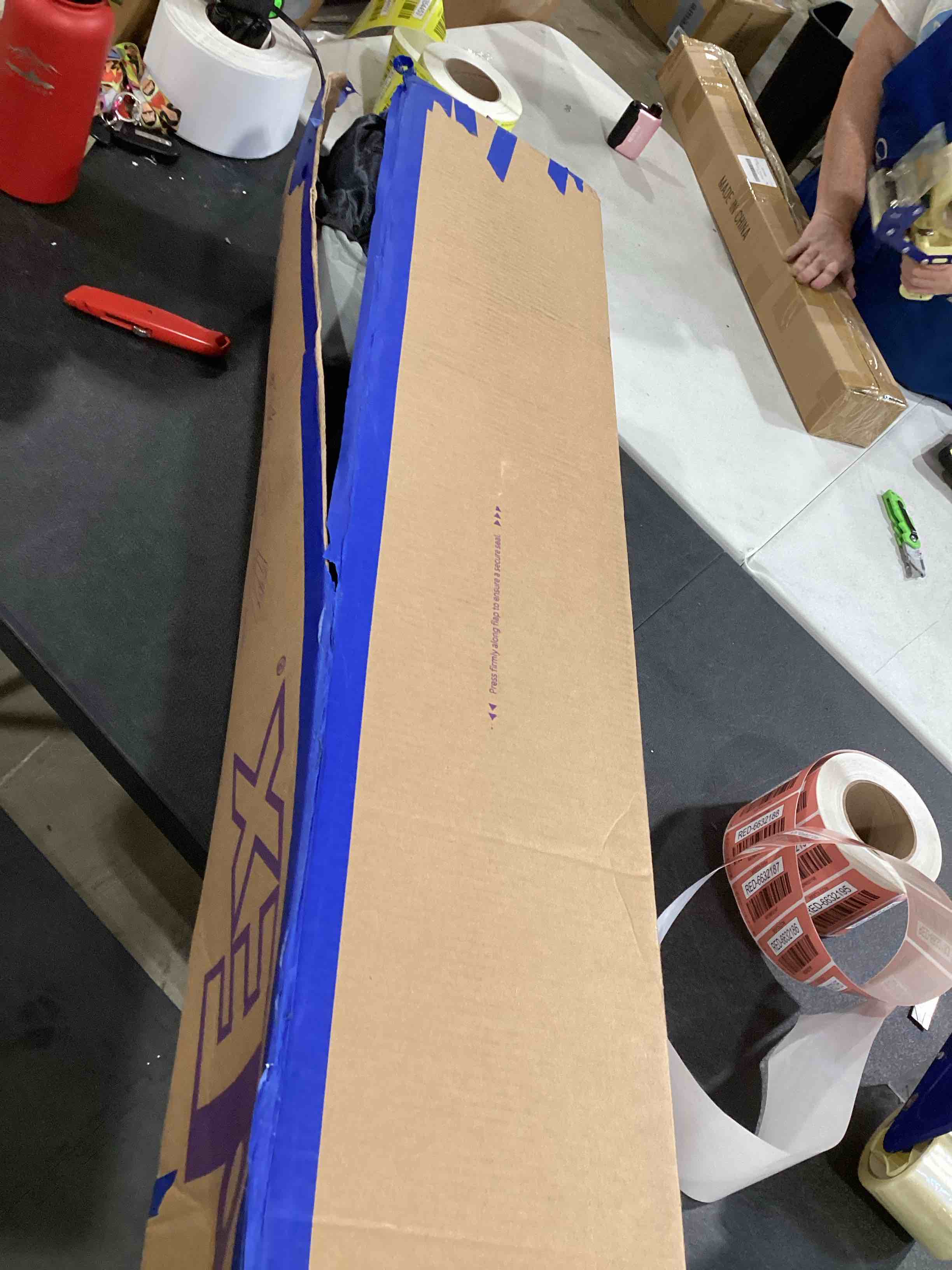 https://s3.amazonaws.com/lotting-images-prod/bidfta/RED6632179_1723638324492.jpeg