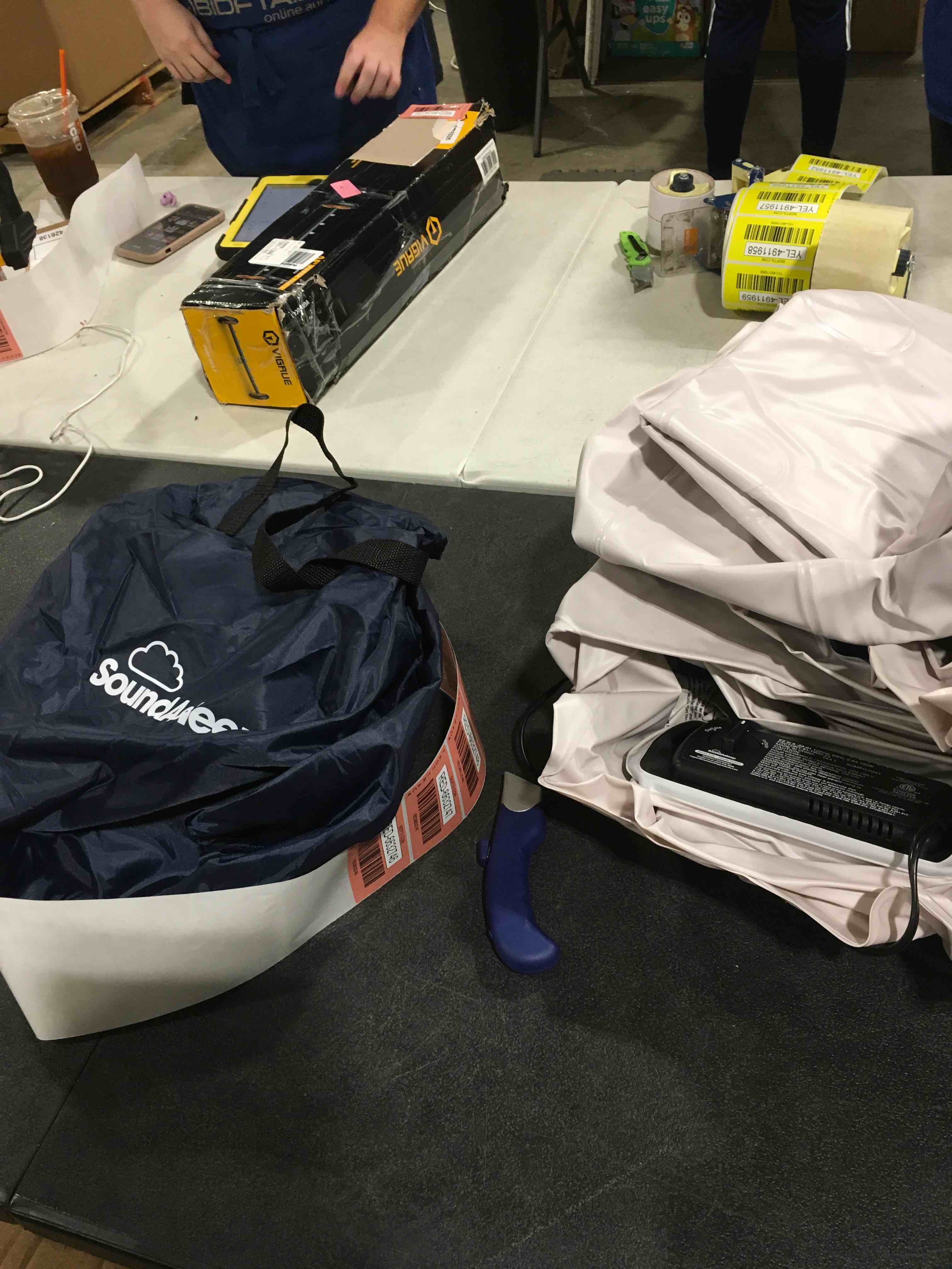 https://s3.amazonaws.com/lotting-images-prod/bidfta/RED6632747_1724673416866.jpeg