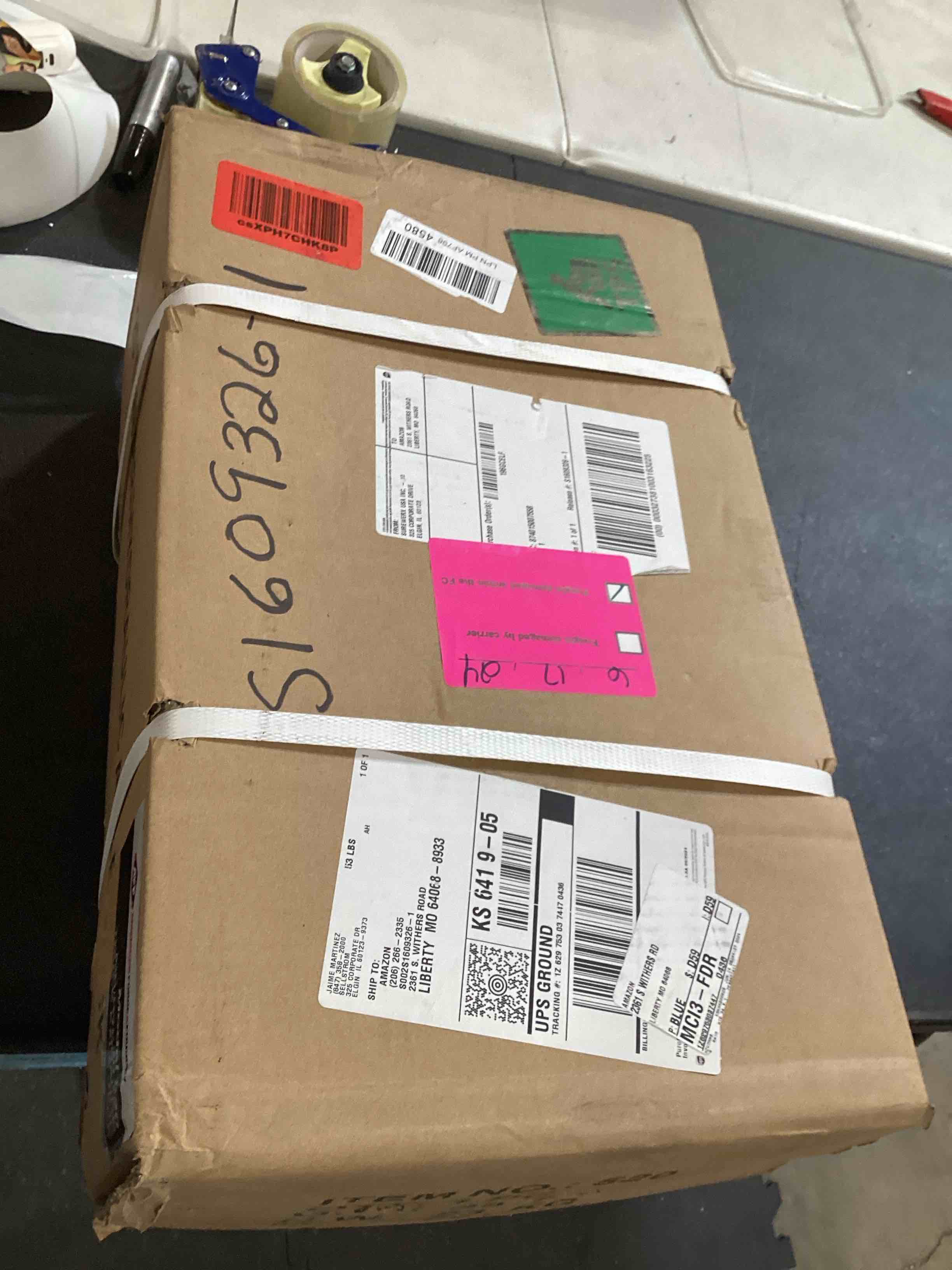 https://s3.amazonaws.com/lotting-images-prod/bidfta/RED6632827_1724691161422.jpeg