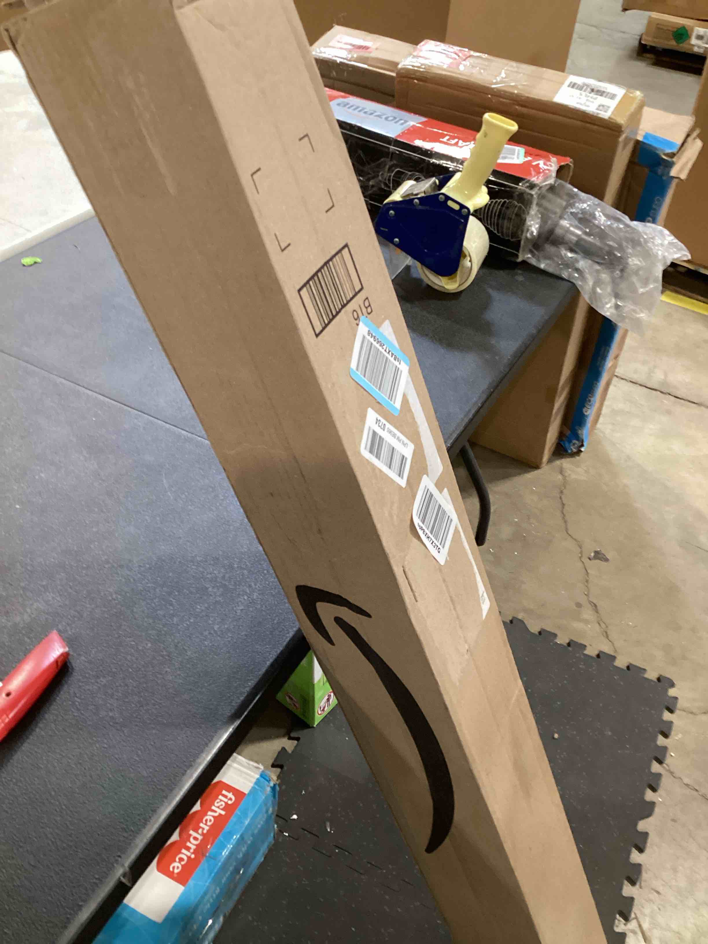 https://s3.amazonaws.com/lotting-images-prod/bidfta/RED6632862_1724703018346.jpeg