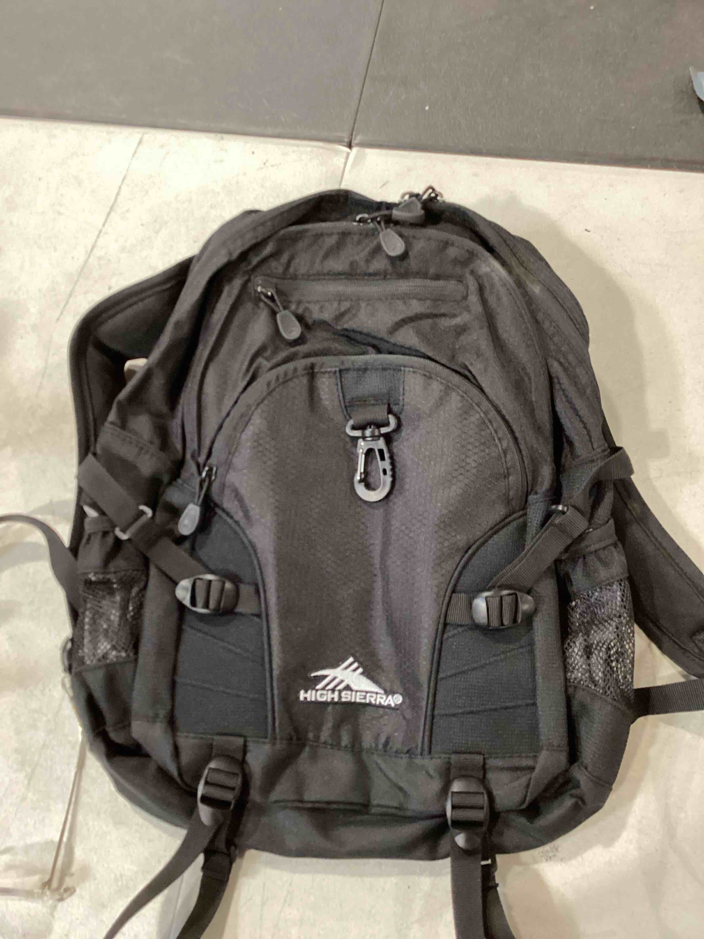 https://s3.amazonaws.com/lotting-images-prod/bidfta/RED6633103_1724962398414.jpeg