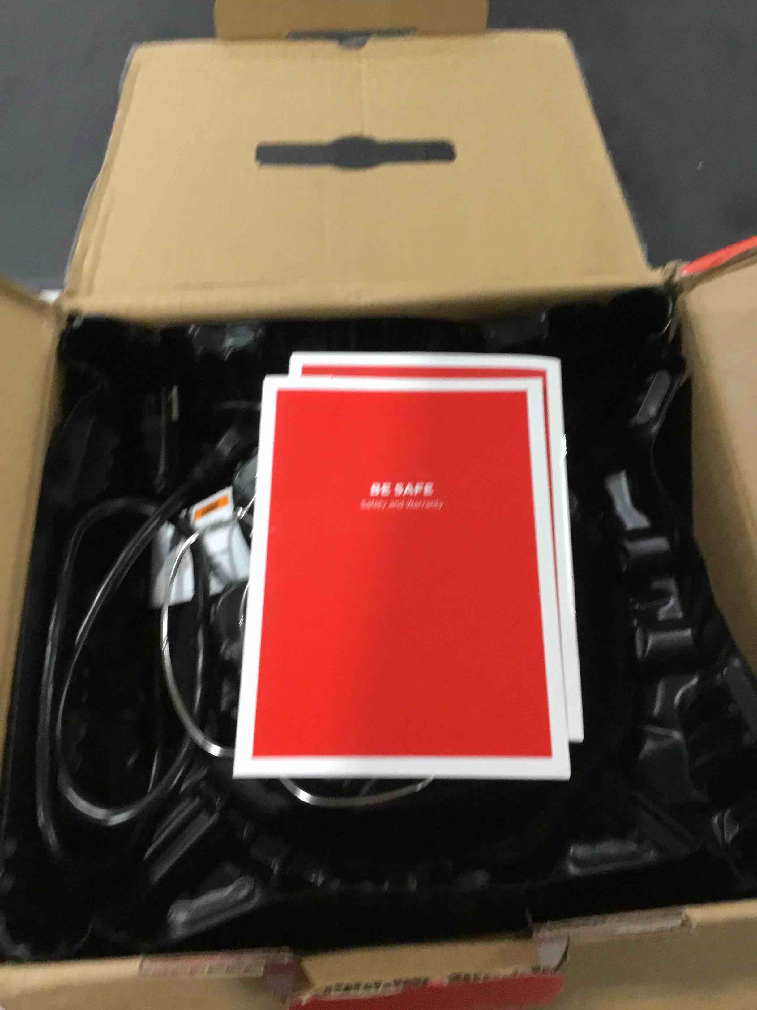 https://s3.amazonaws.com/lotting-images-prod/bidfta/RED6634357_1725535060601.jpeg