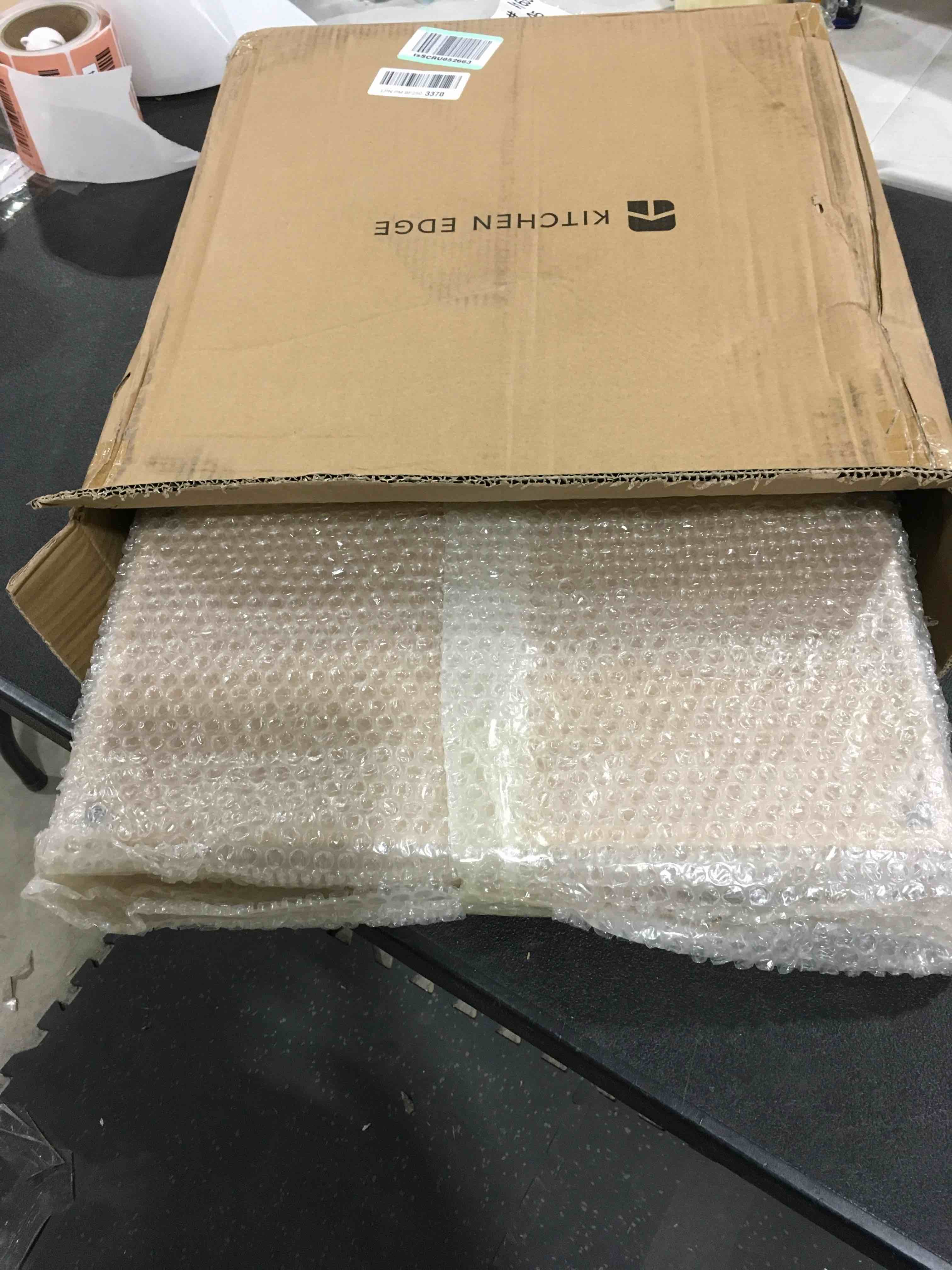 https://s3.amazonaws.com/lotting-images-prod/bidfta/RED6634706_1726228410753.jpeg