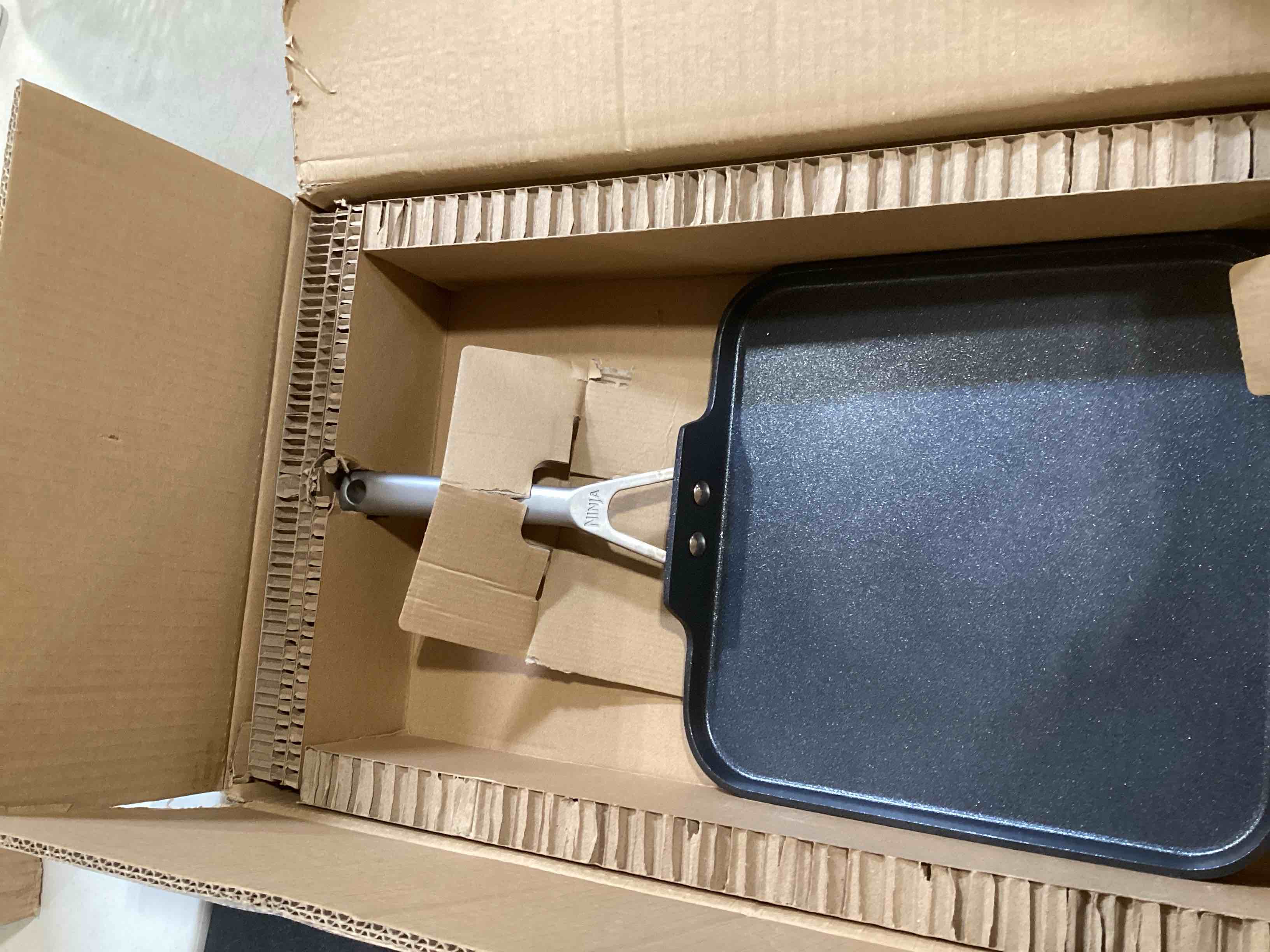 https://s3.amazonaws.com/lotting-images-prod/bidfta/RED6635301_1722361841134.jpeg