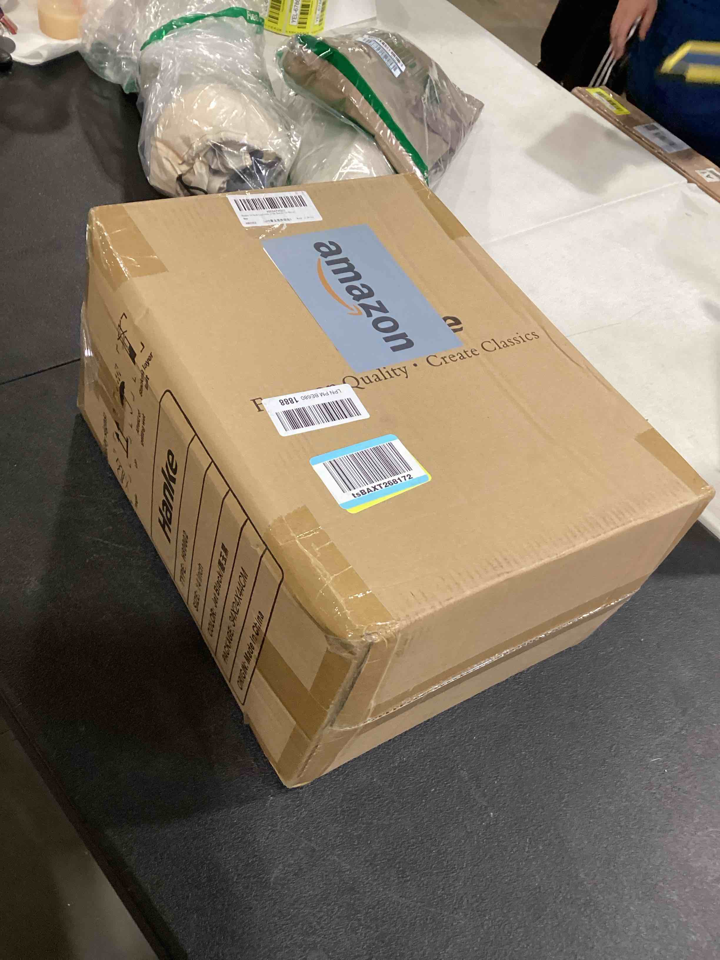 https://s3.amazonaws.com/lotting-images-prod/bidfta/RED6635360_1722429302450.jpeg