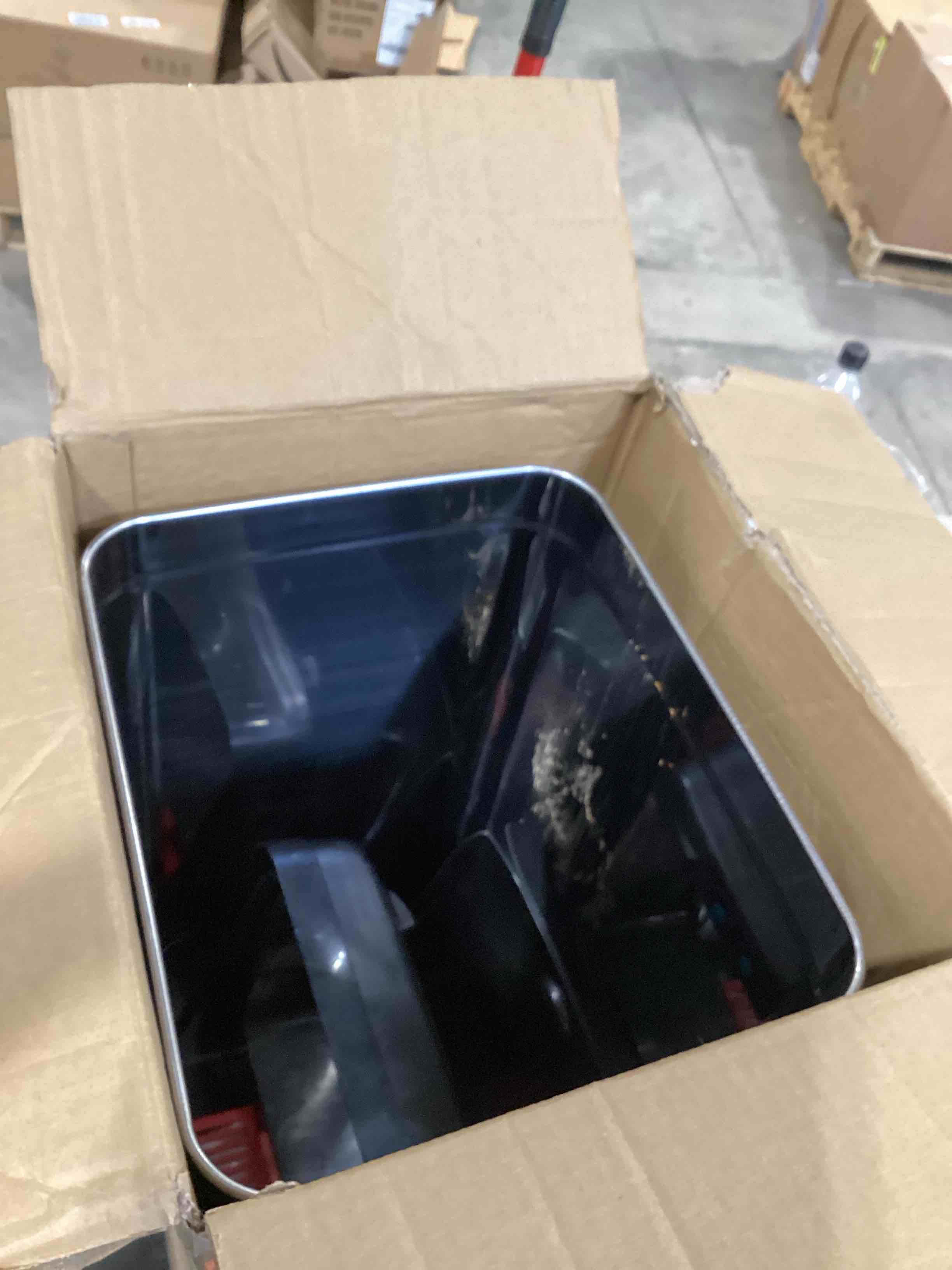https://s3.amazonaws.com/lotting-images-prod/bidfta/RED6635415_1722439357169.jpeg