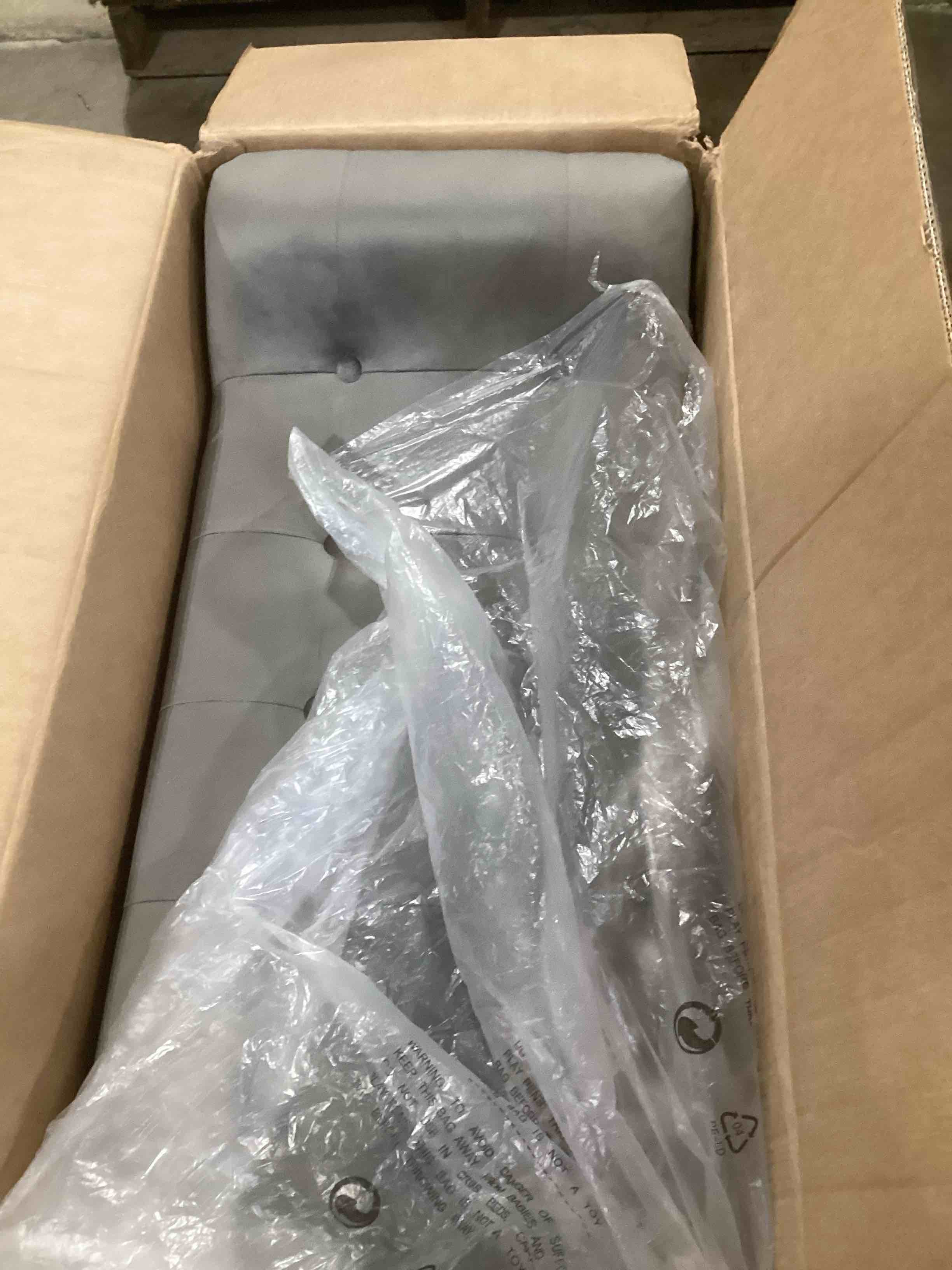 https://s3.amazonaws.com/lotting-images-prod/bidfta/RED6635570_1722534197673.jpeg