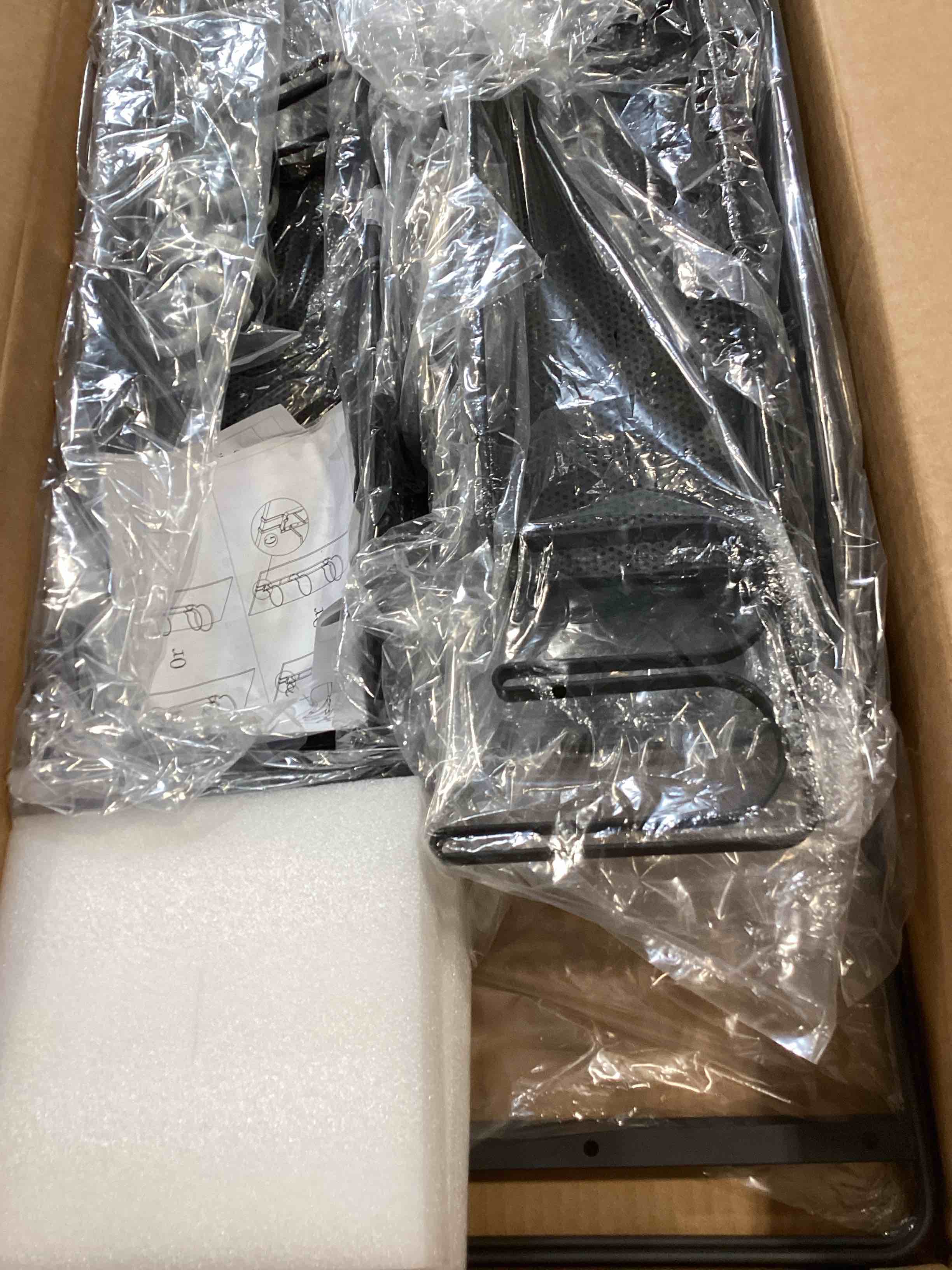 https://s3.amazonaws.com/lotting-images-prod/bidfta/RED6635957_1722967579598.jpeg