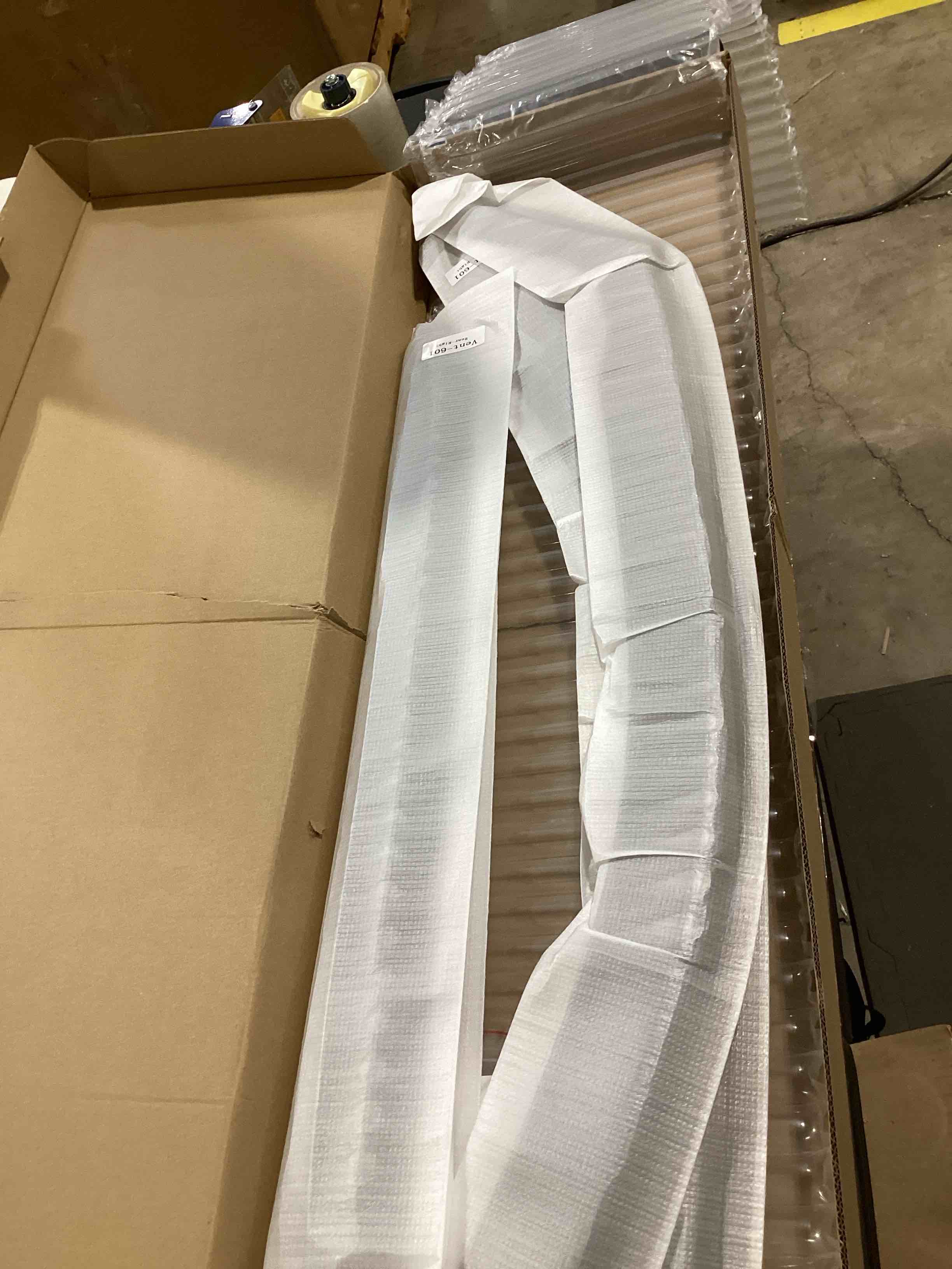 https://s3.amazonaws.com/lotting-images-prod/bidfta/RED6636181_1723132781496.jpeg