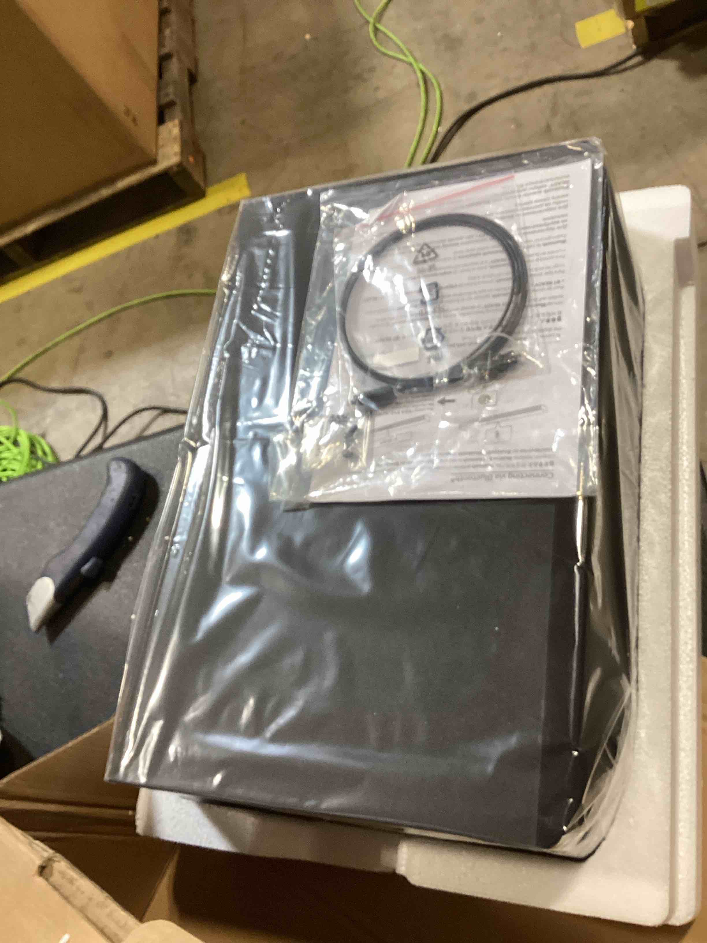 https://s3.amazonaws.com/lotting-images-prod/bidfta/RED6636296_1723216450705.jpeg