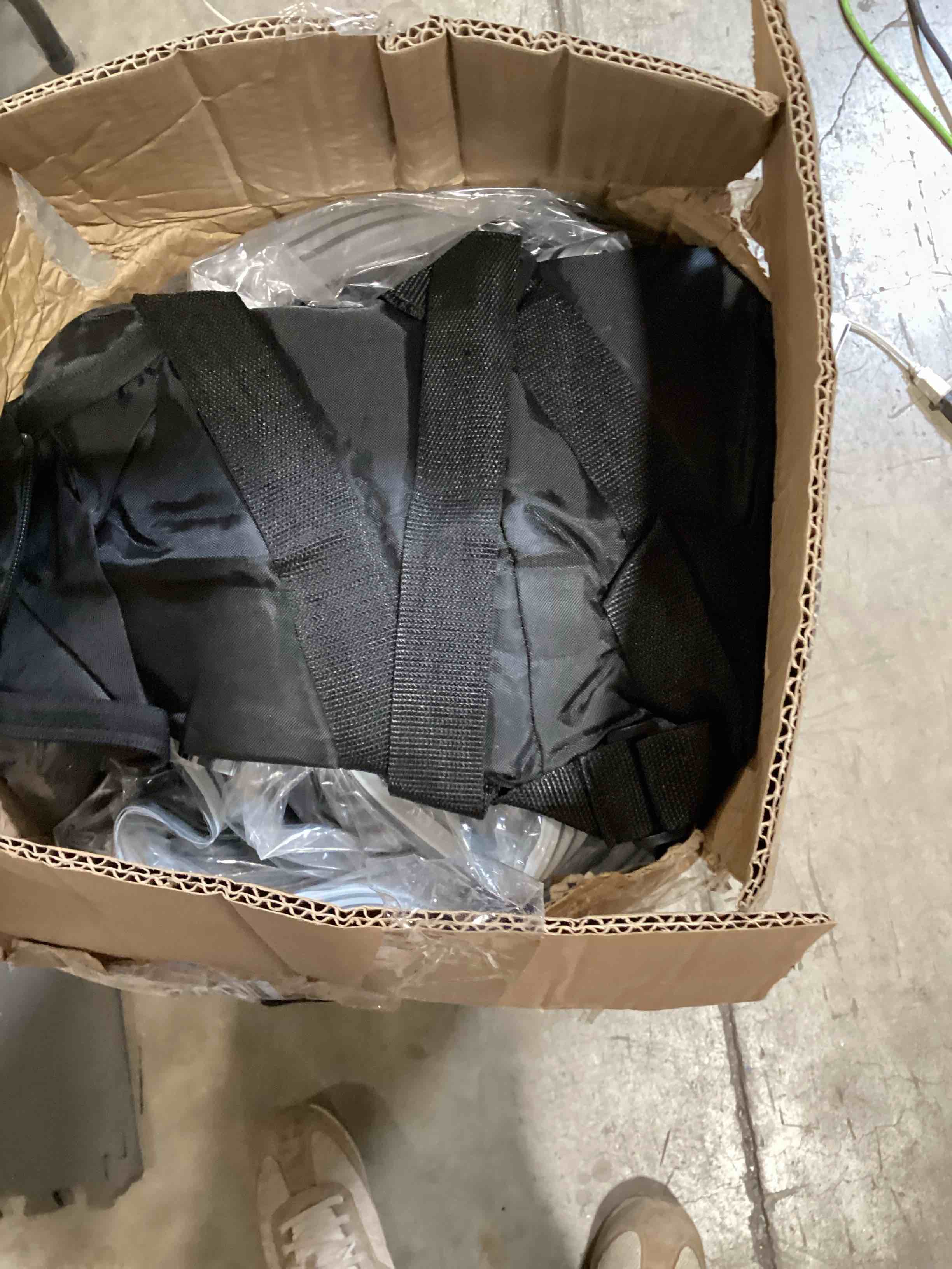 https://s3.amazonaws.com/lotting-images-prod/bidfta/RED6636352_1723472097905.jpeg