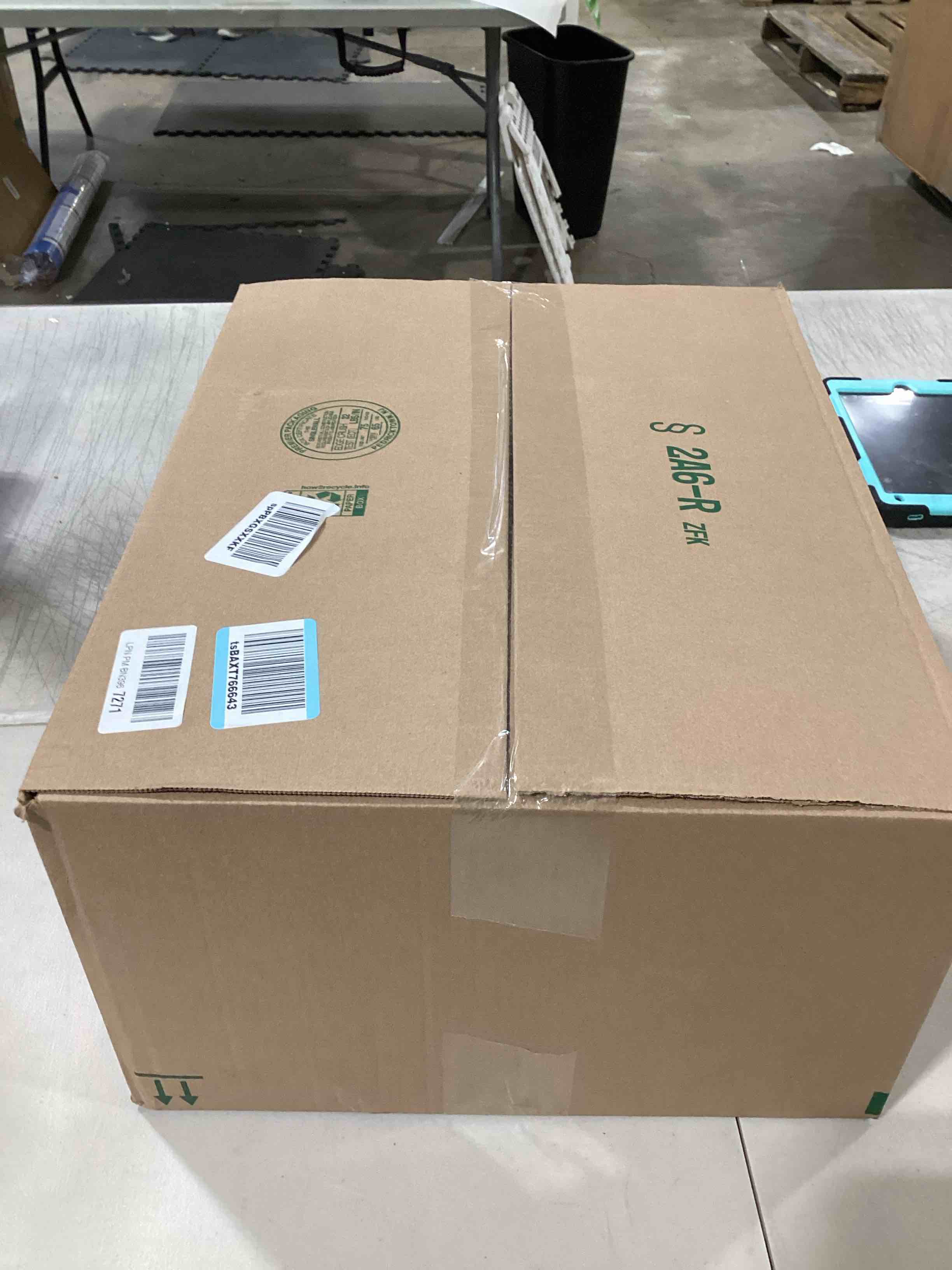 https://s3.amazonaws.com/lotting-images-prod/bidfta/RED6637290_1723229854262.jpeg