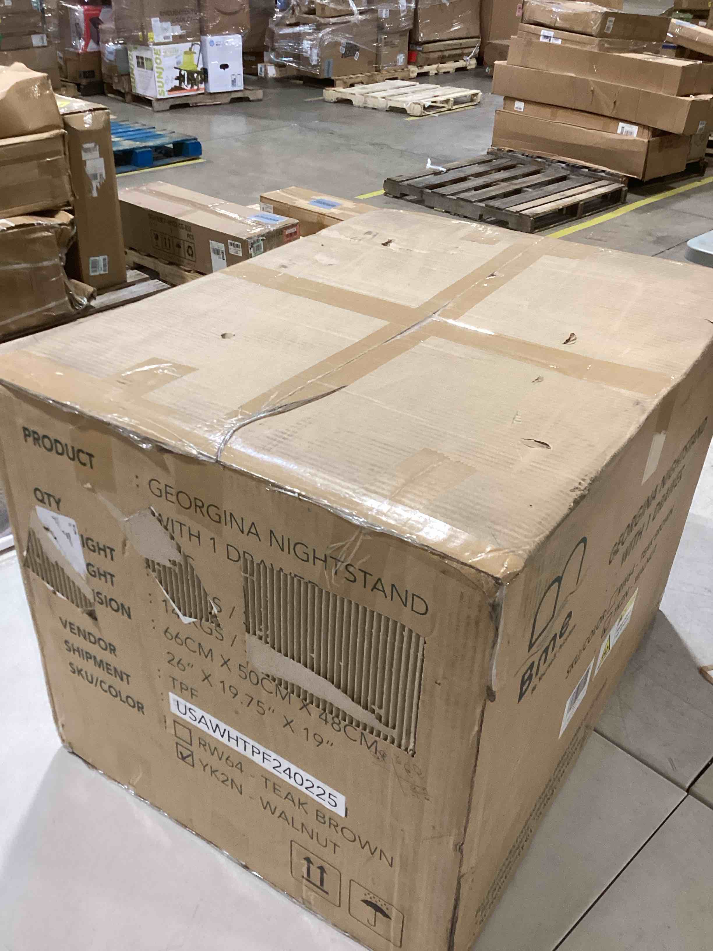 https://s3.amazonaws.com/lotting-images-prod/bidfta/RED6637869_1723638327803.jpeg