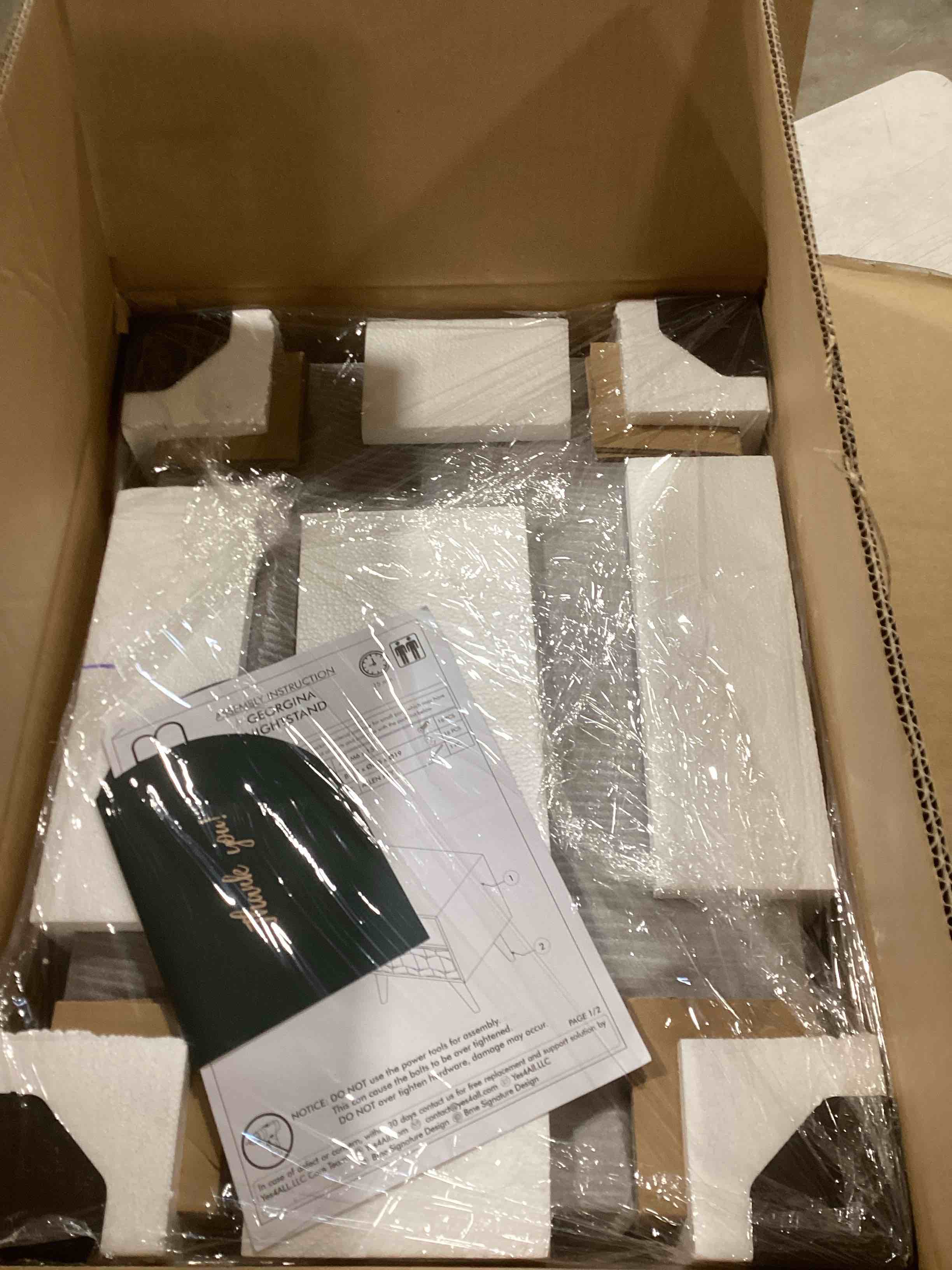 https://s3.amazonaws.com/lotting-images-prod/bidfta/RED6637869_1723638381557.jpeg