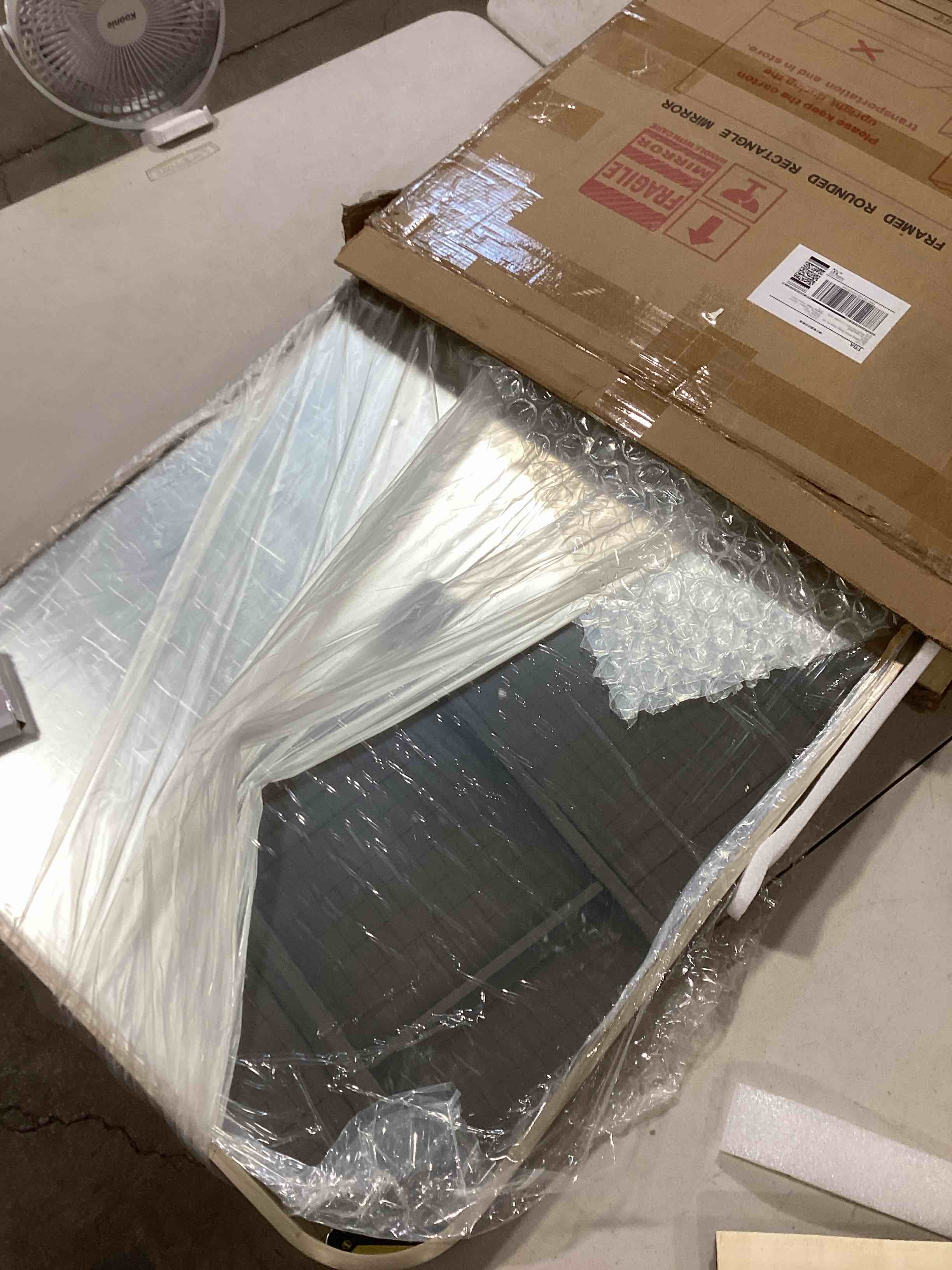 https://s3.amazonaws.com/lotting-images-prod/bidfta/RED6637879_1723639877241.jpeg