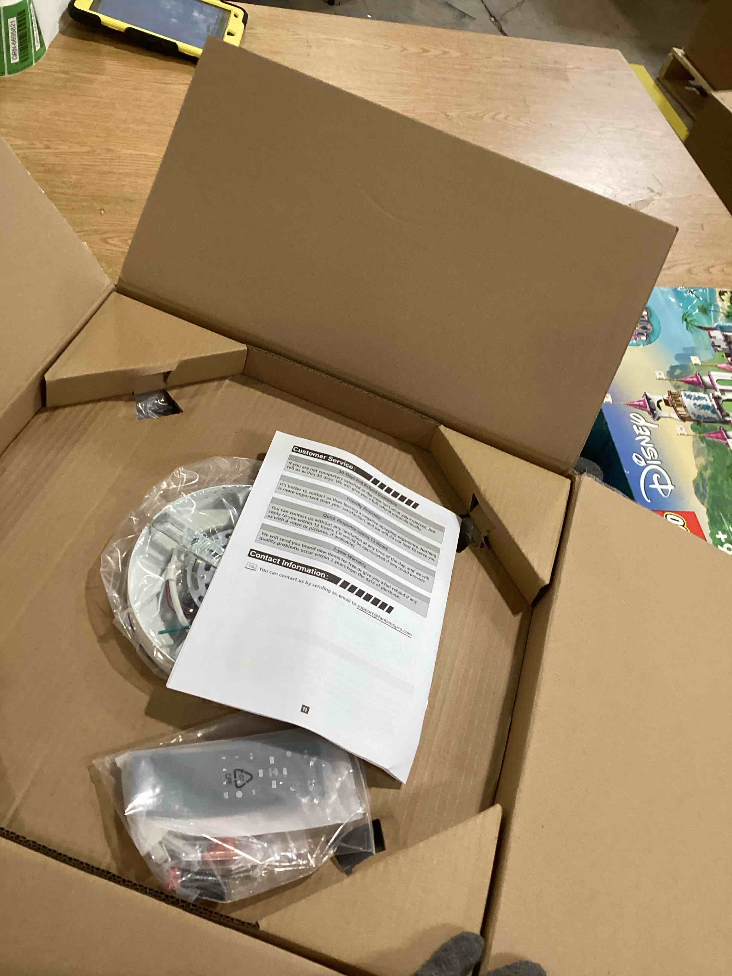 https://s3.amazonaws.com/lotting-images-prod/bidfta/RED6638463_1722448771684.jpeg