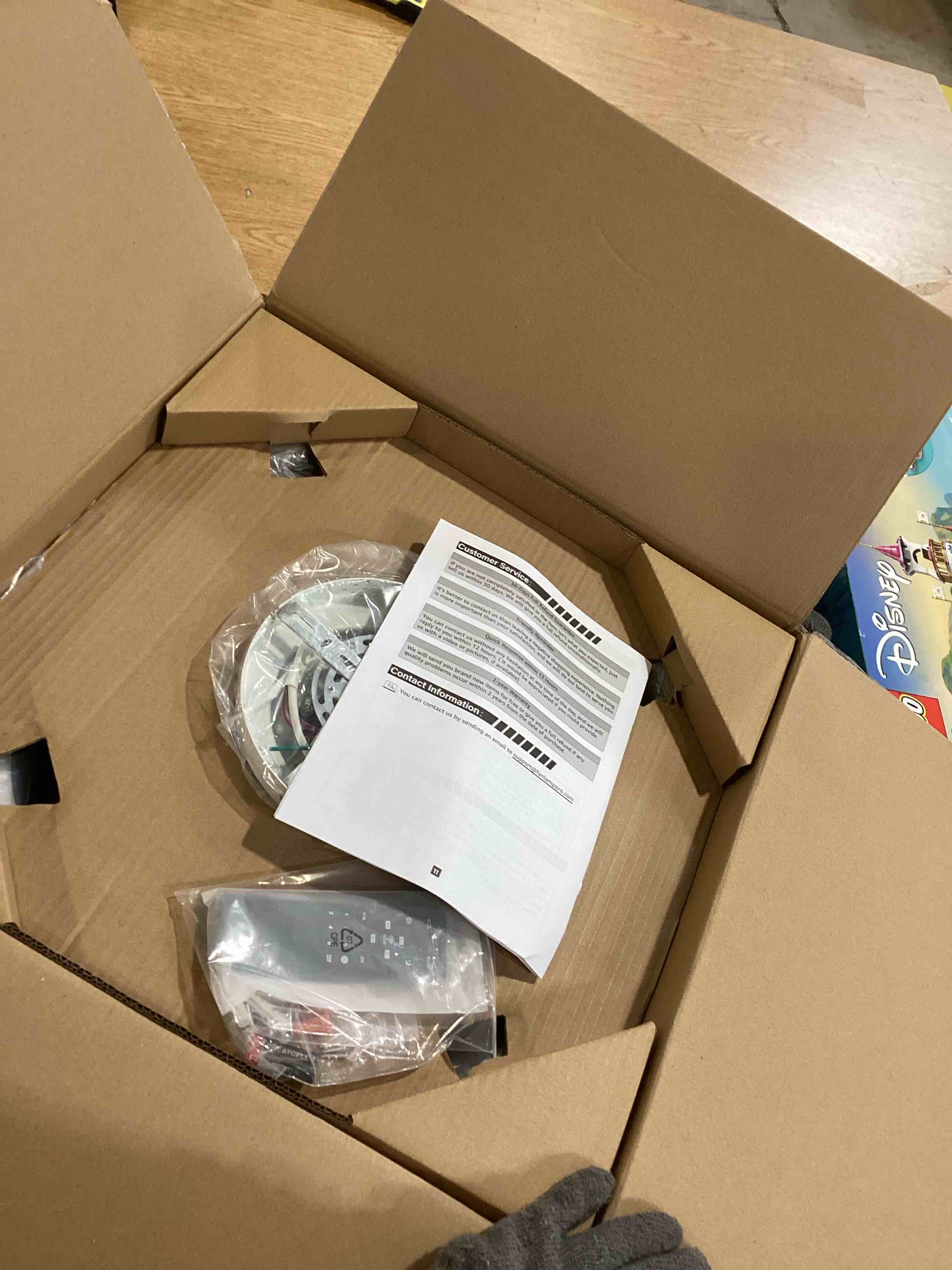 https://s3.amazonaws.com/lotting-images-prod/bidfta/RED6638463_1722448773687.jpeg