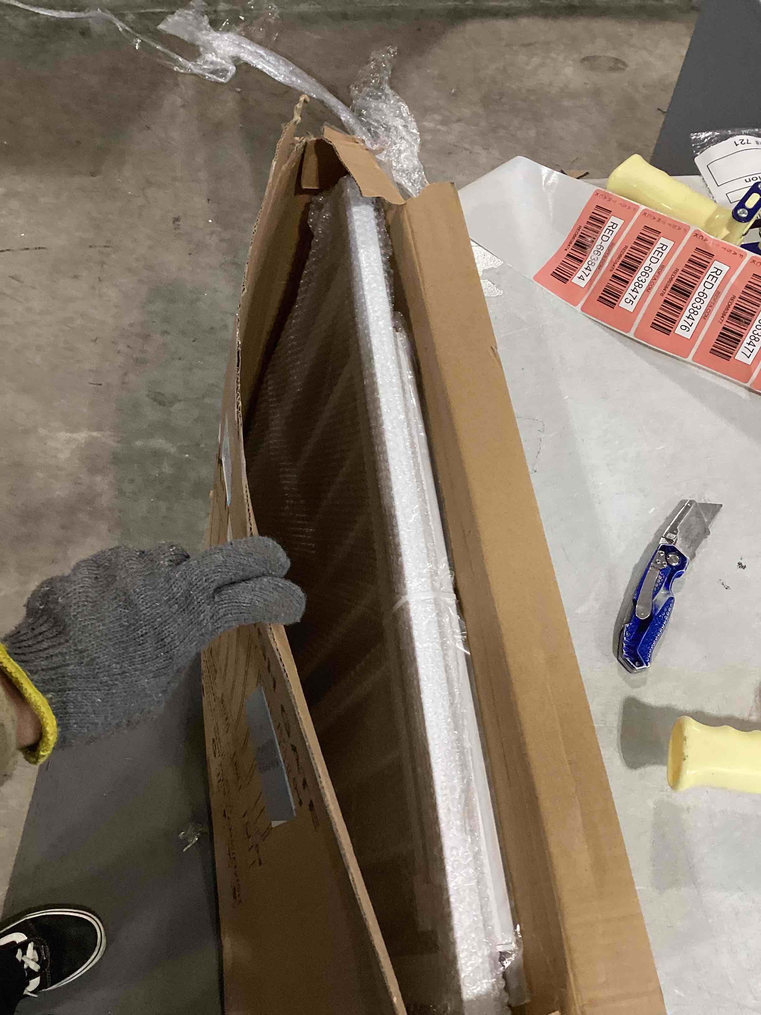 https://s3.amazonaws.com/lotting-images-prod/bidfta/RED6638474_1722448347635.jpeg