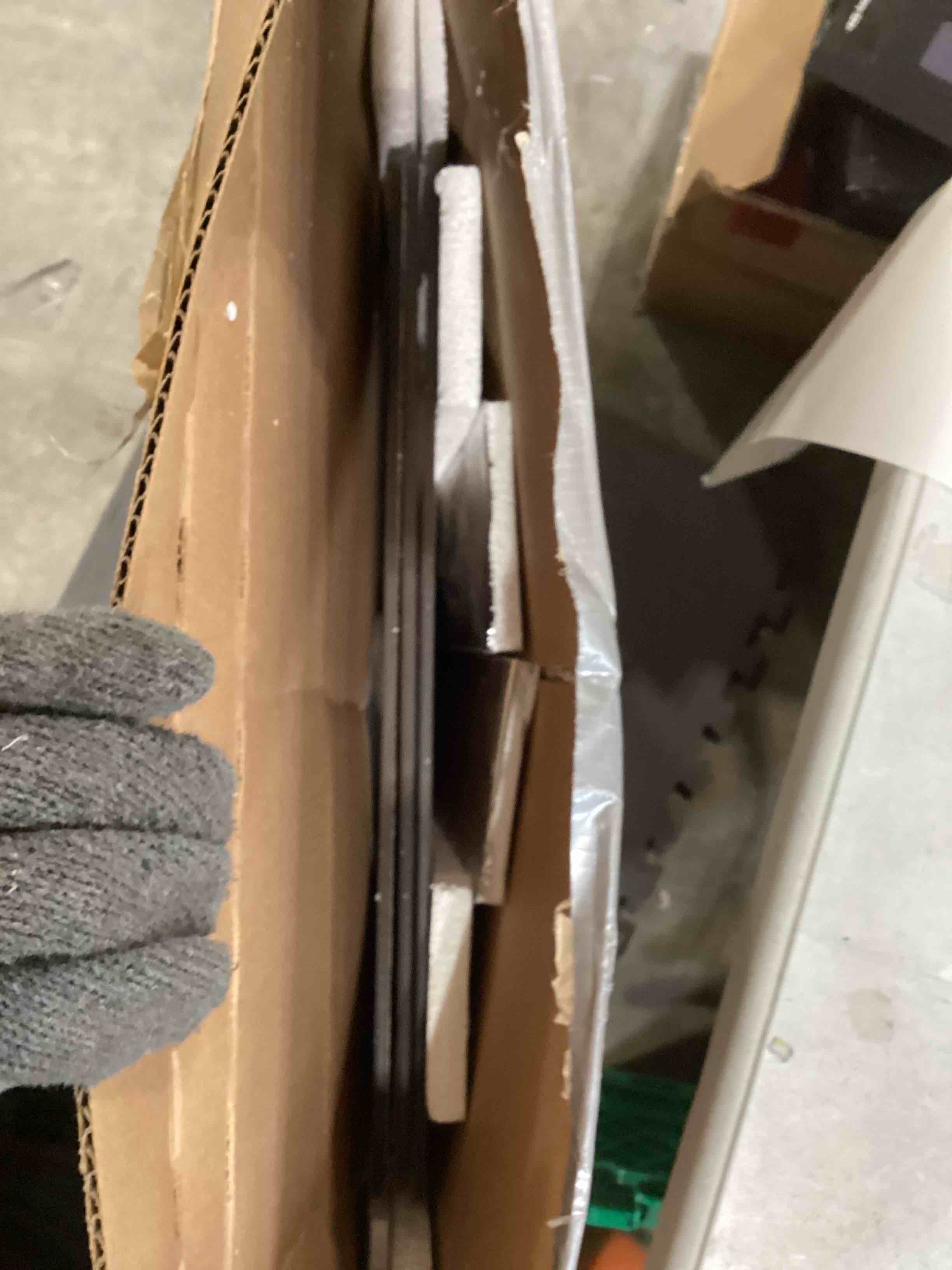 https://s3.amazonaws.com/lotting-images-prod/bidfta/RED6638477_1722449053728.jpeg