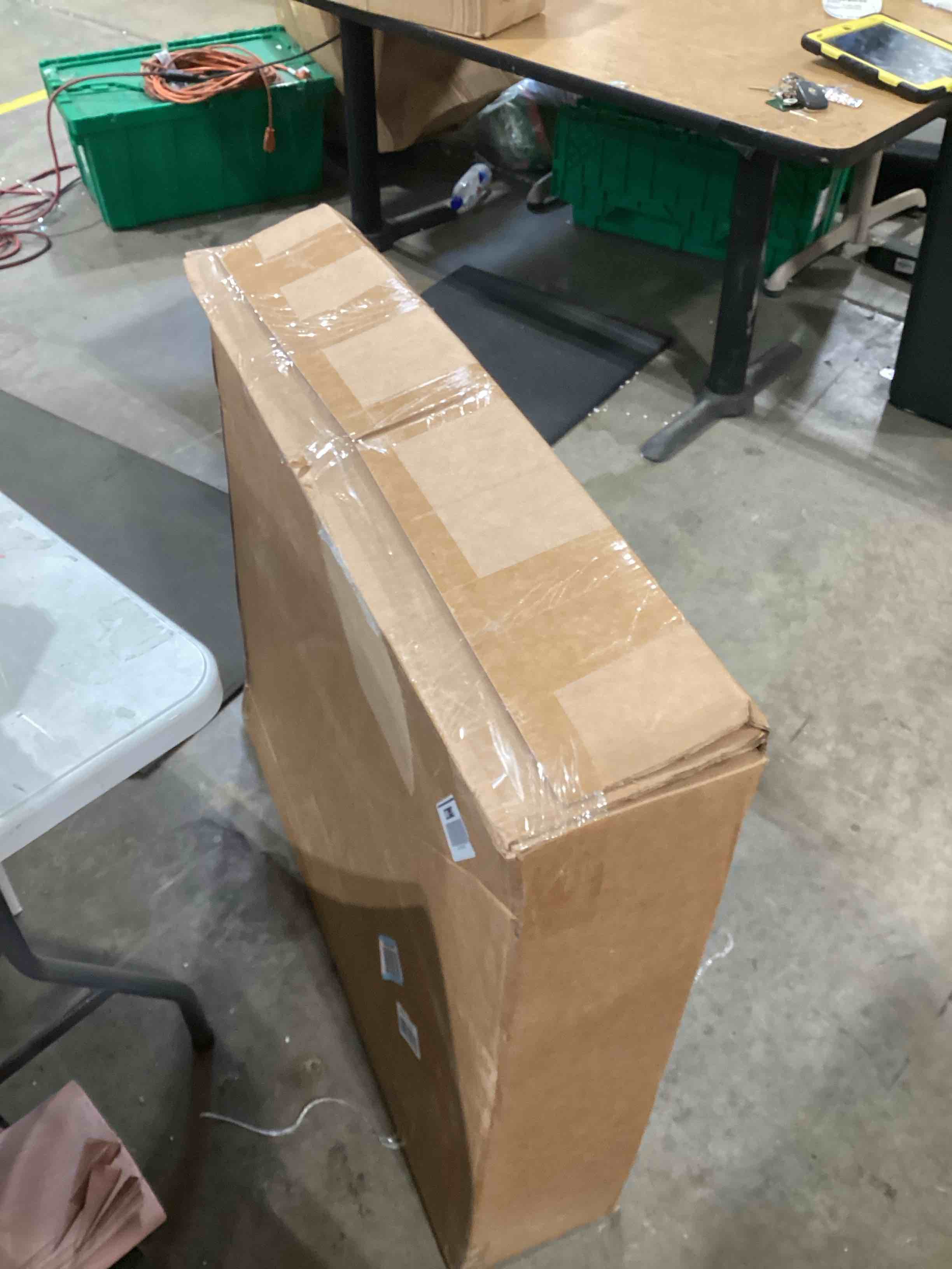 https://s3.amazonaws.com/lotting-images-prod/bidfta/RED6639366_1723208495638.jpeg