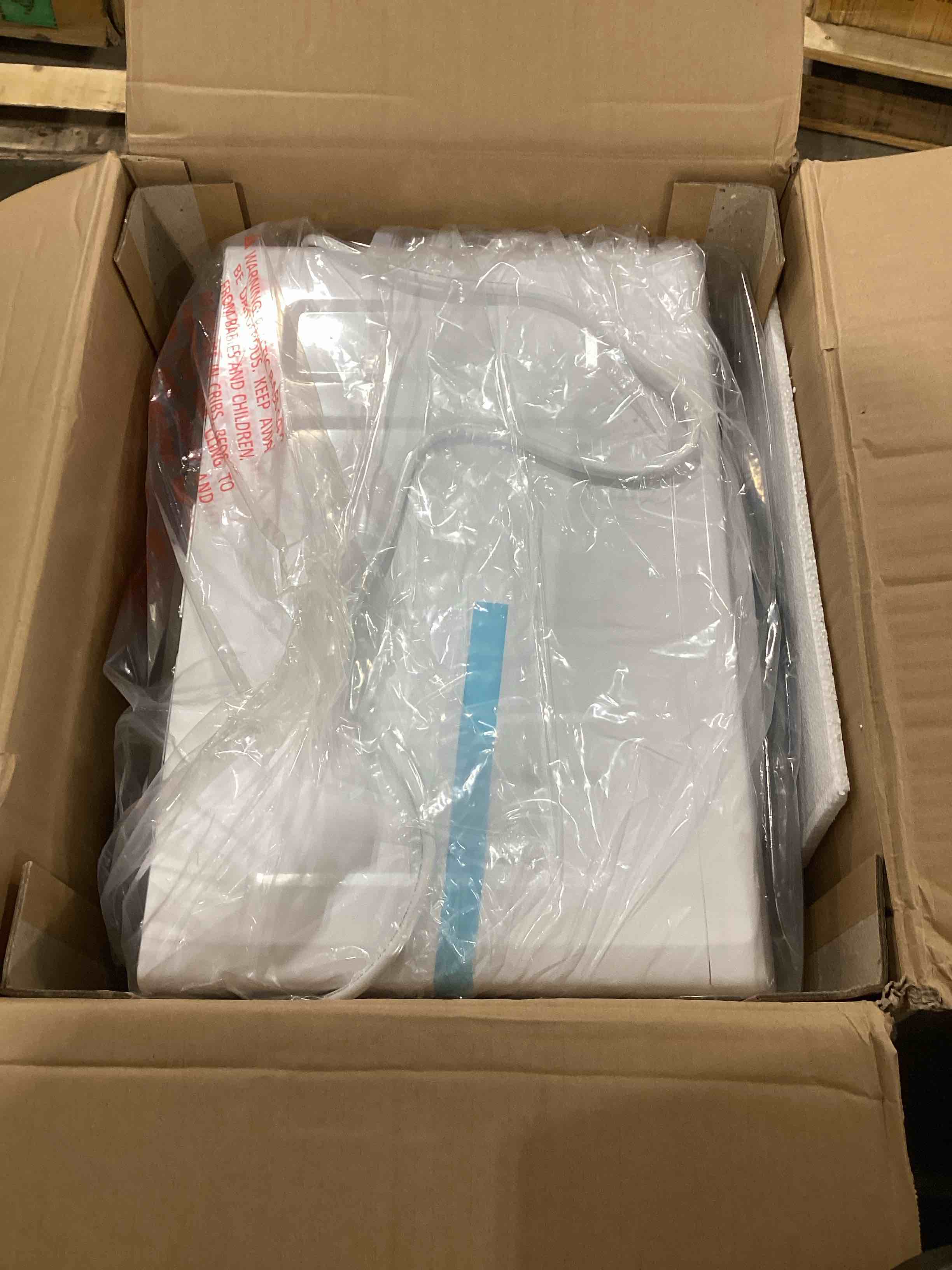 https://s3.amazonaws.com/lotting-images-prod/bidfta/RED6640435_1725449182485.jpeg