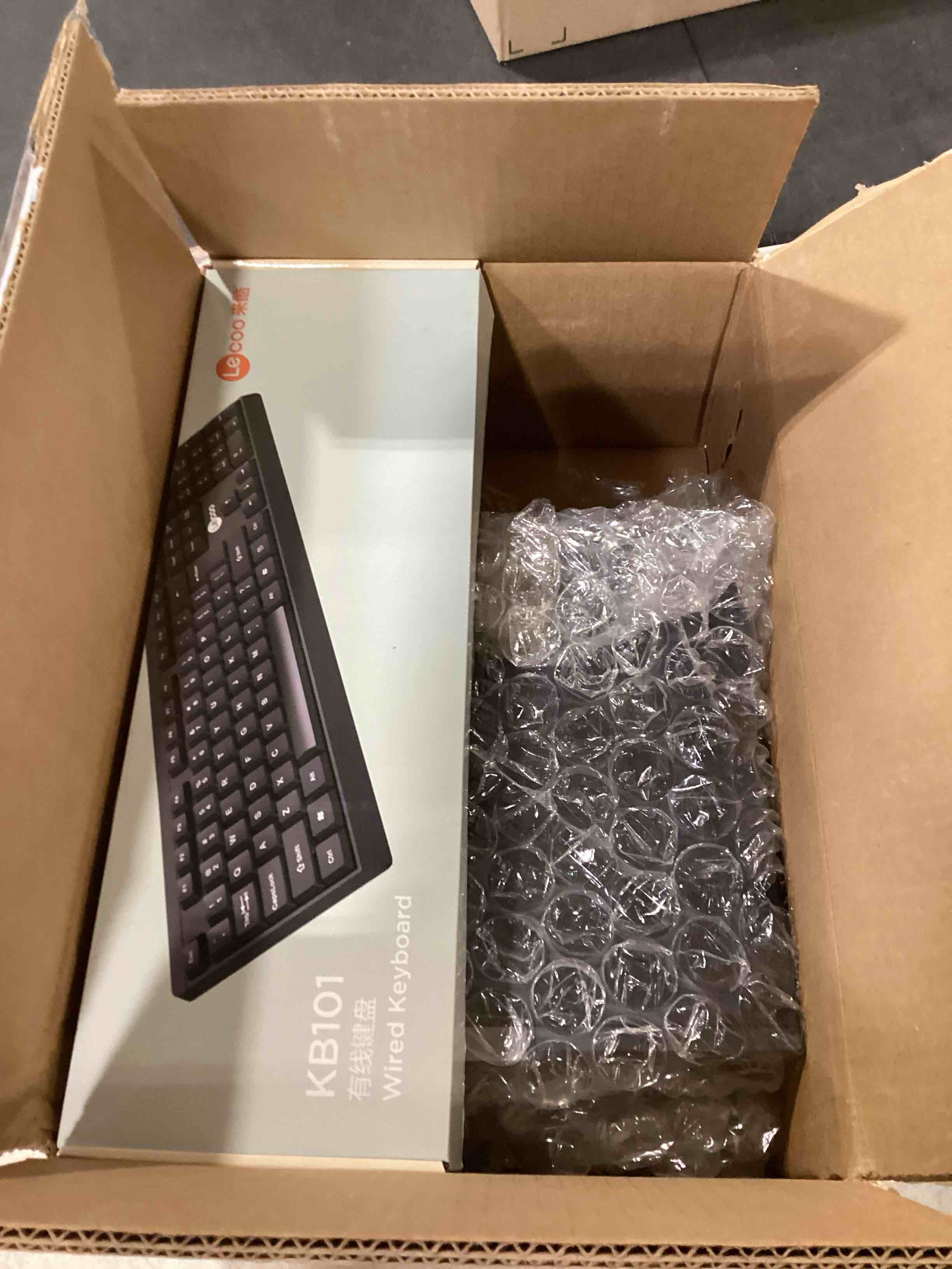 https://s3.amazonaws.com/lotting-images-prod/bidfta/RED6640906_1726578457182.jpeg