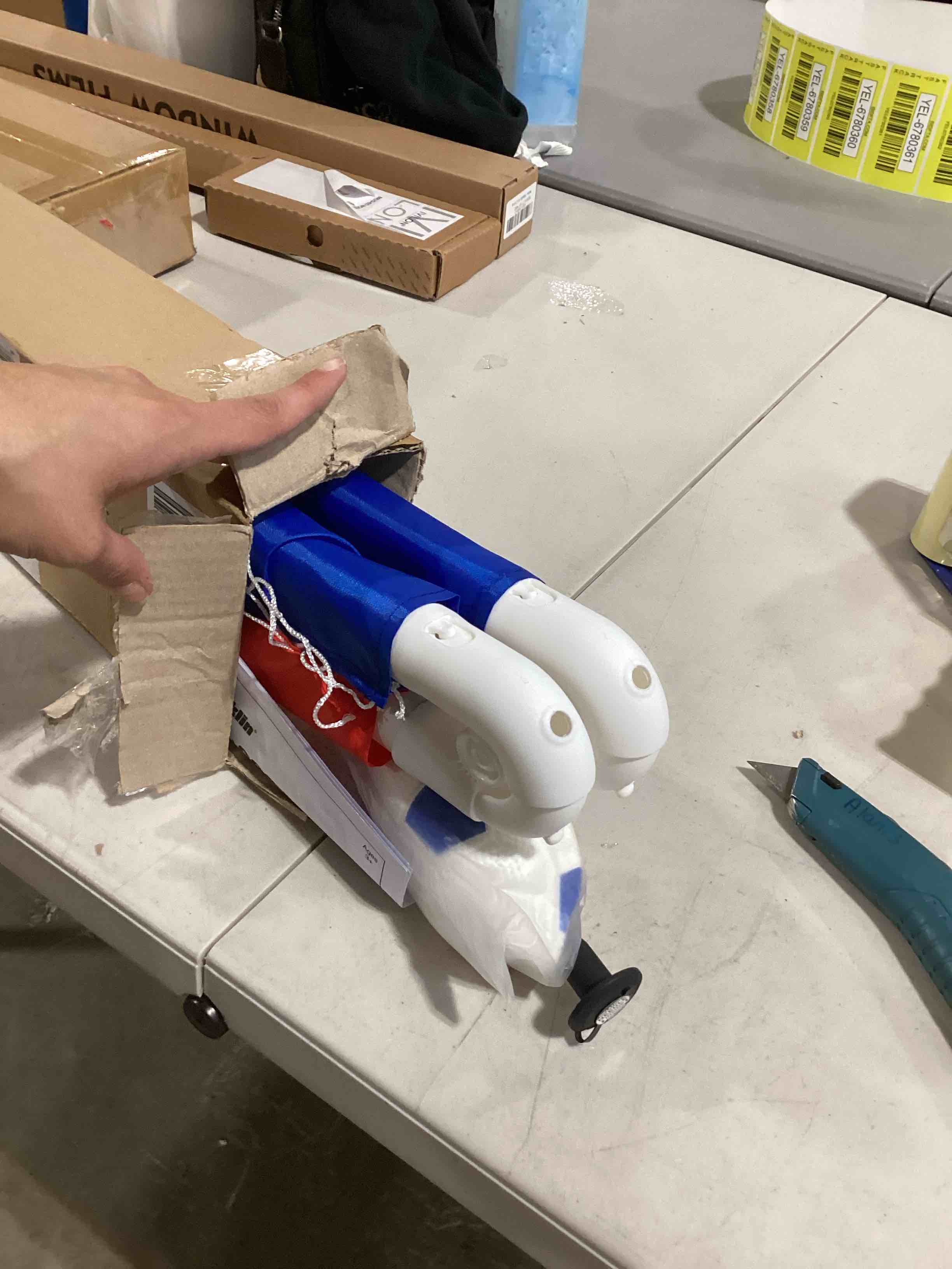 https://s3.amazonaws.com/lotting-images-prod/bidfta/RED6640945_1725538596265.jpeg