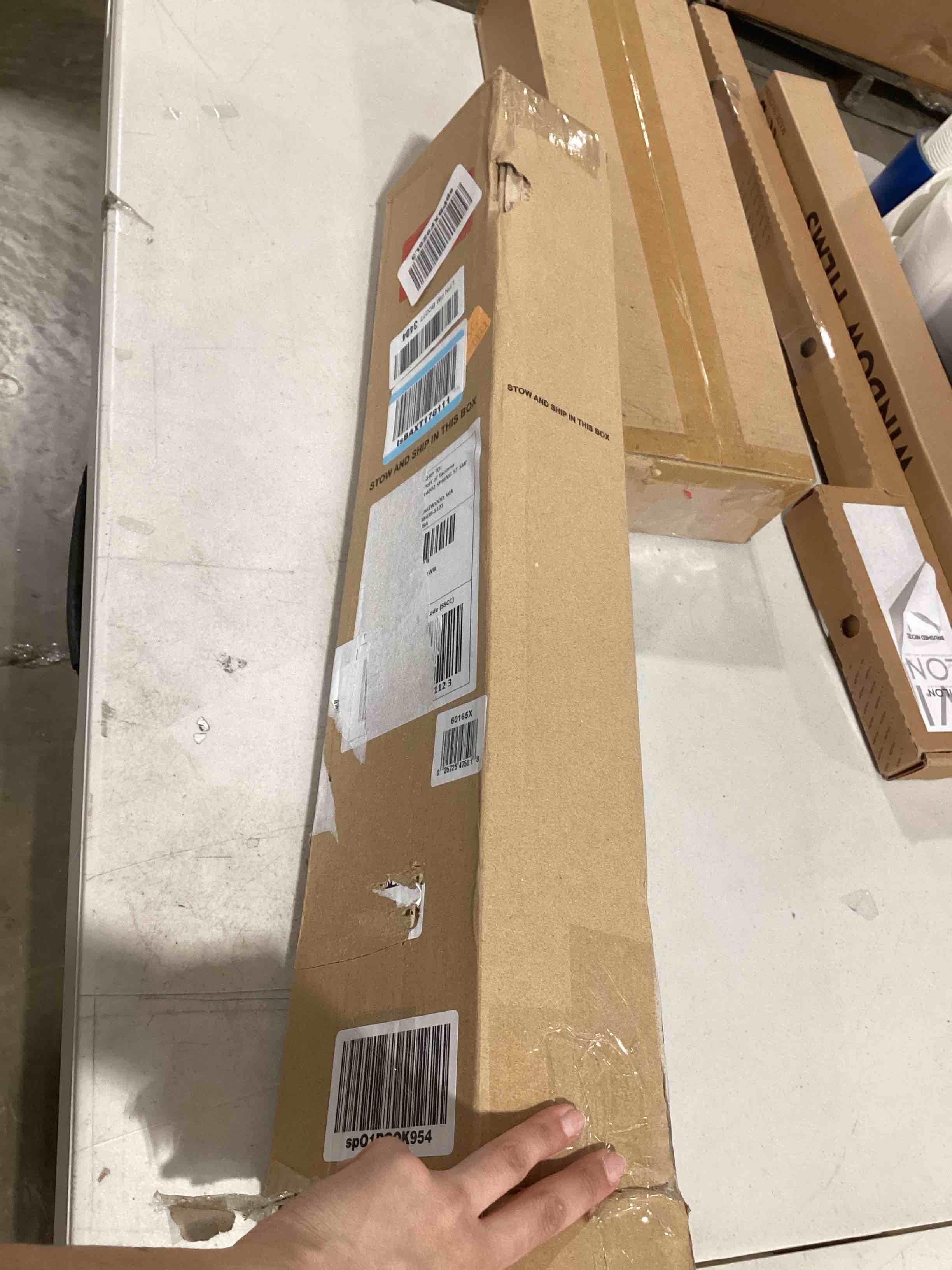 https://s3.amazonaws.com/lotting-images-prod/bidfta/RED6640945_1725538600793.jpeg