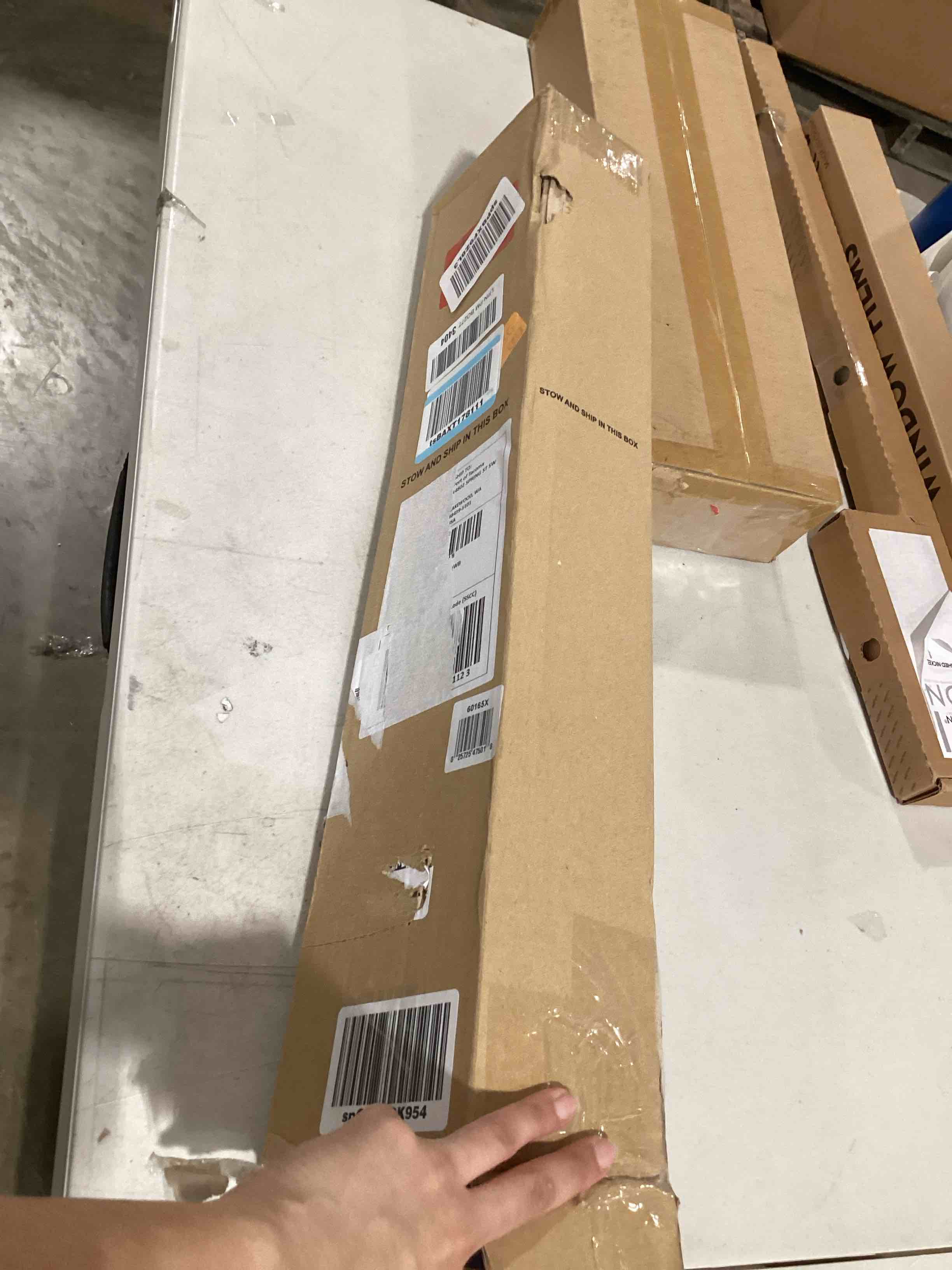 https://s3.amazonaws.com/lotting-images-prod/bidfta/RED6640945_1725538602024.jpeg